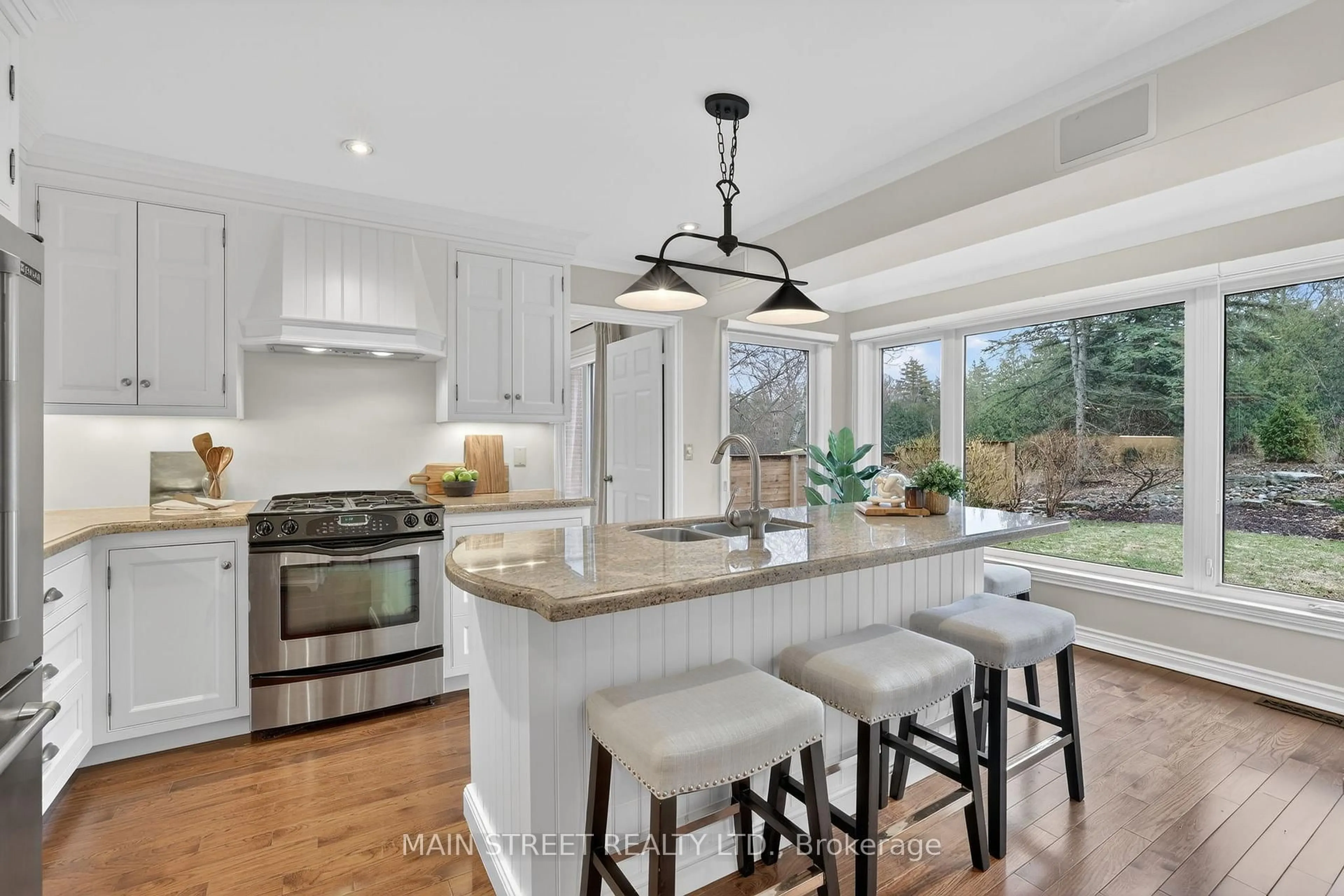 Open concept kitchen, ceramic/tile floor for 65 Marsh Harbour, Aurora Ontario L4G 5Y7