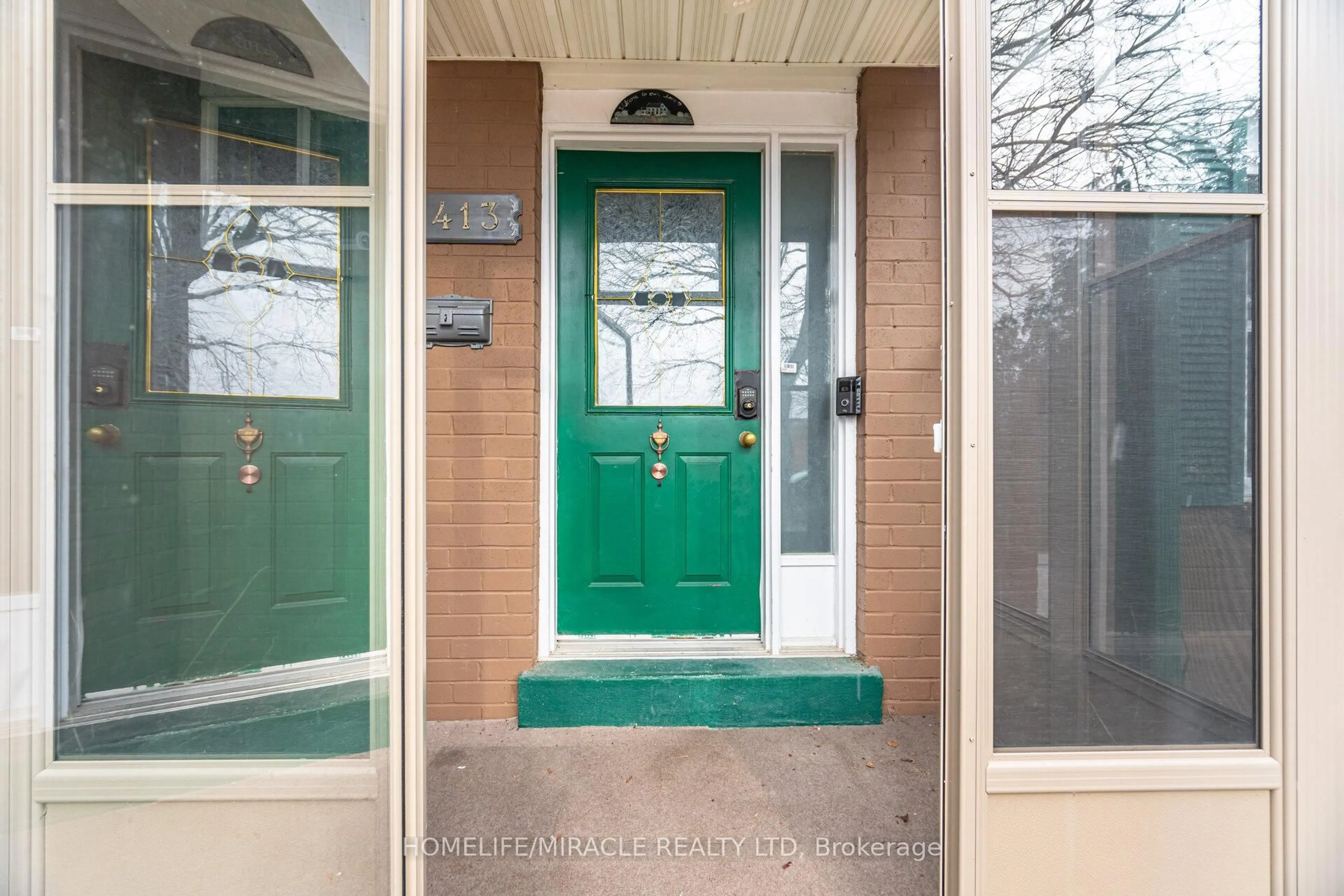 Indoor entryway for 413 Terry Dr, Newmarket Ontario L3Y 5E6