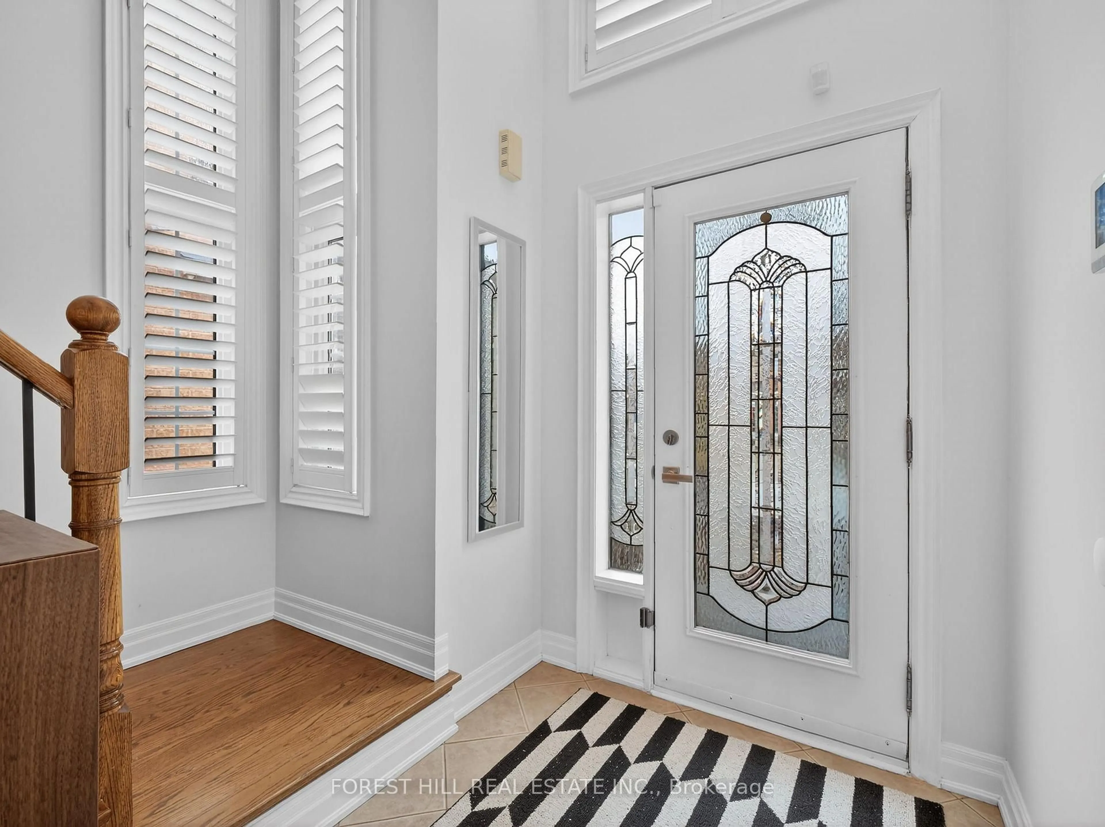 Indoor entryway for 11 Bestview Cres, Vaughan Ontario L6A 3S8