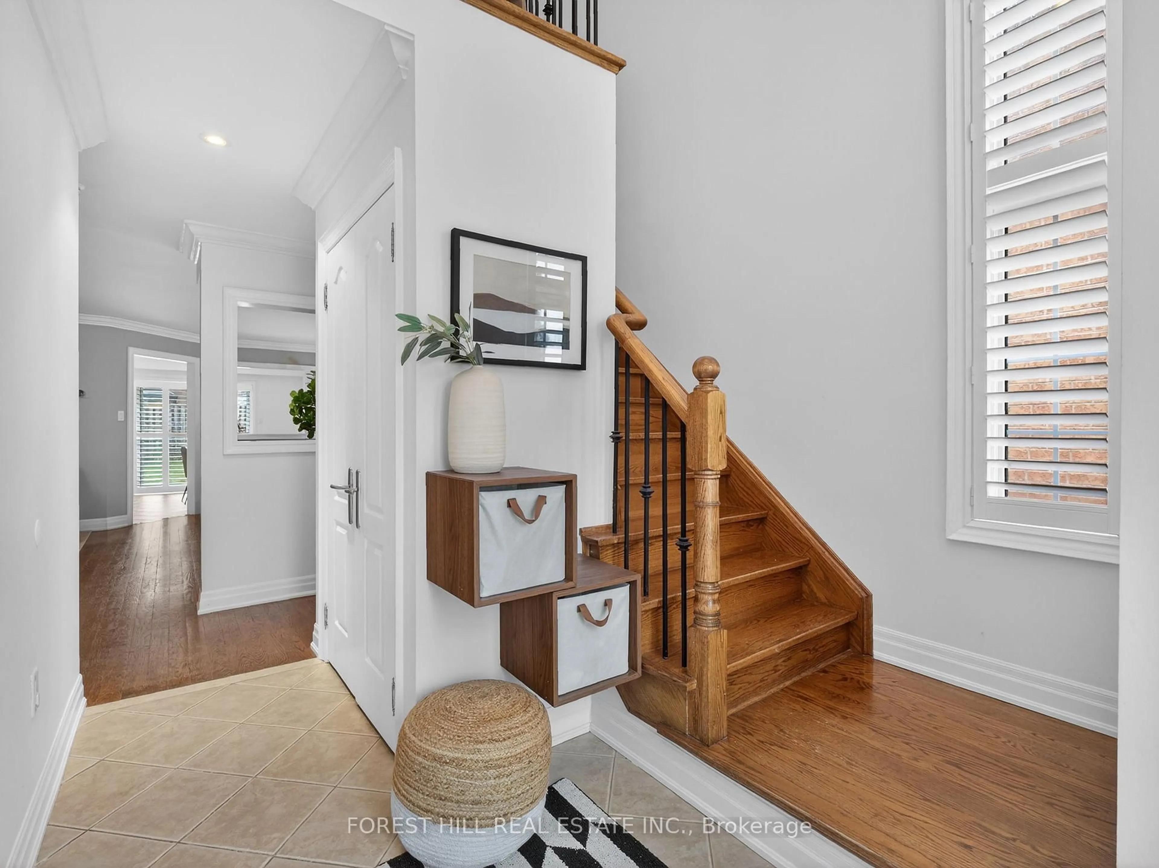 Indoor entryway for 11 Bestview Cres, Vaughan Ontario L6A 3S8