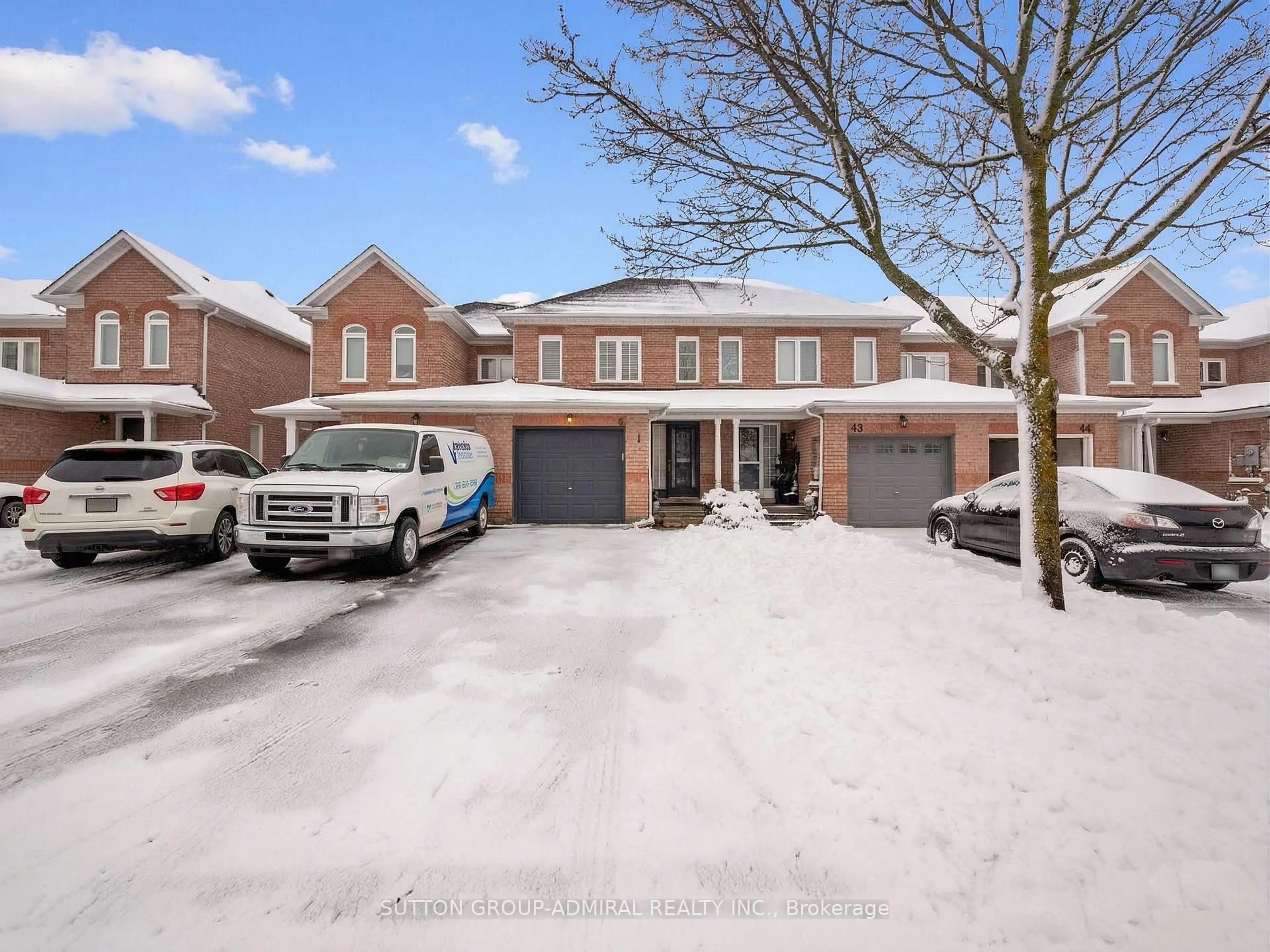 A pic from outside/outdoor area/front of a property/back of a property/a pic from drone, street for 81 Parktree Dr, Vaughan Ontario L6A 2N6