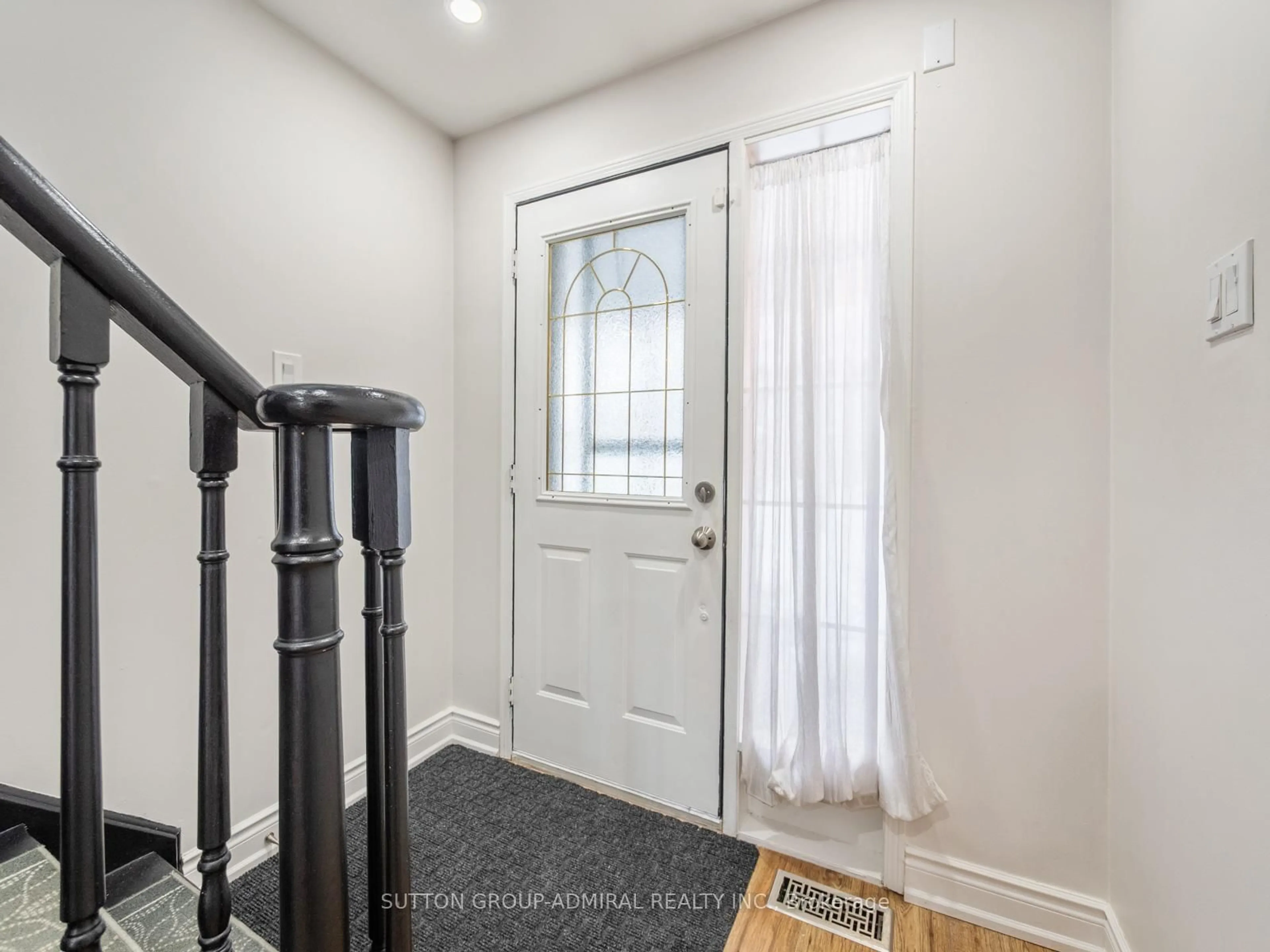 Indoor entryway for 81 Parktree Dr, Vaughan Ontario L6A 2N6
