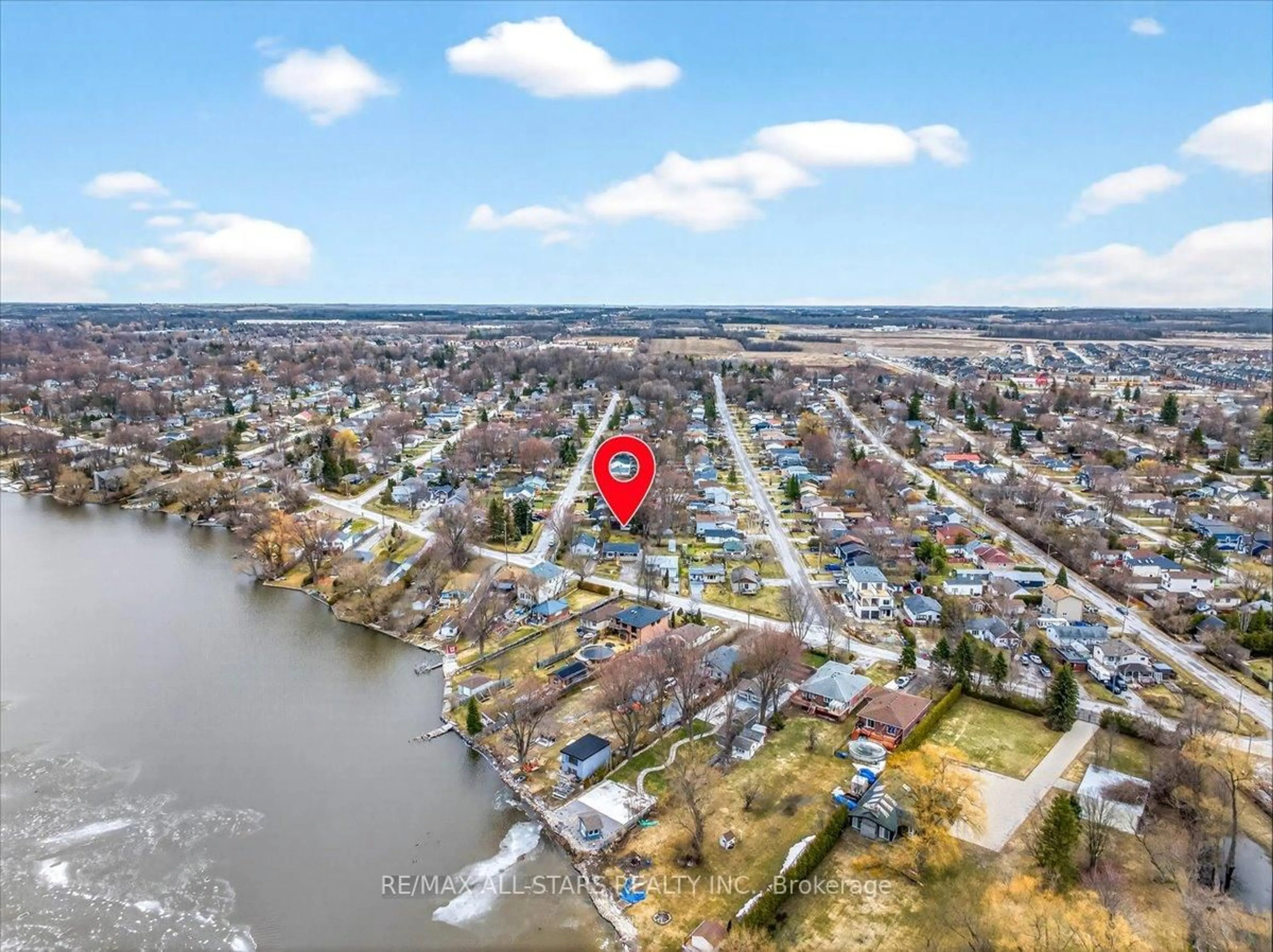 A pic from outside/outdoor area/front of a property/back of a property/a pic from drone, water/lake/river/ocean view for 501 Lake Dr, Georgina Ontario L4P 1R8