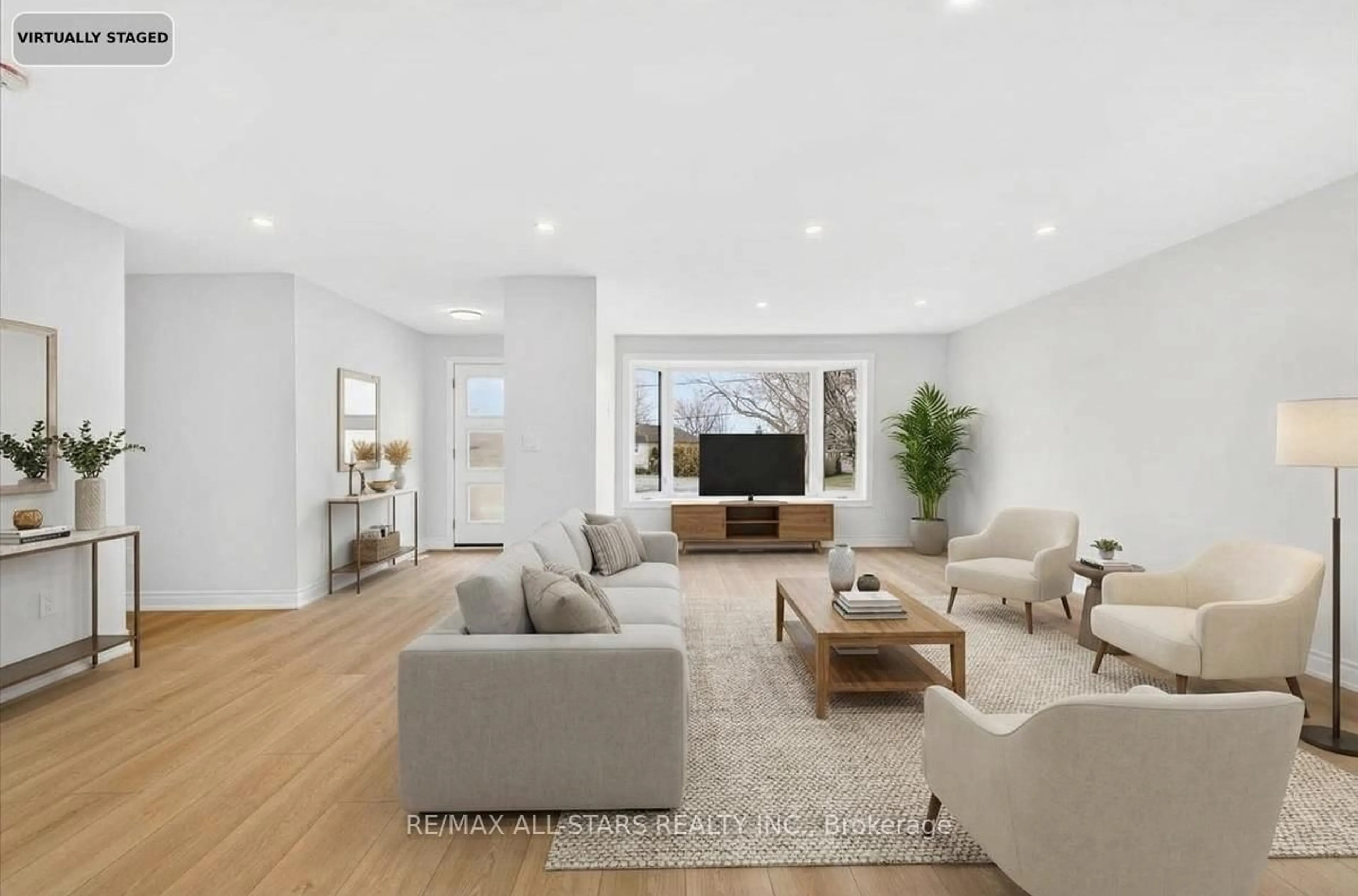 Living room with furniture, unknown for 501 Lake Dr, Georgina Ontario L4P 1R8