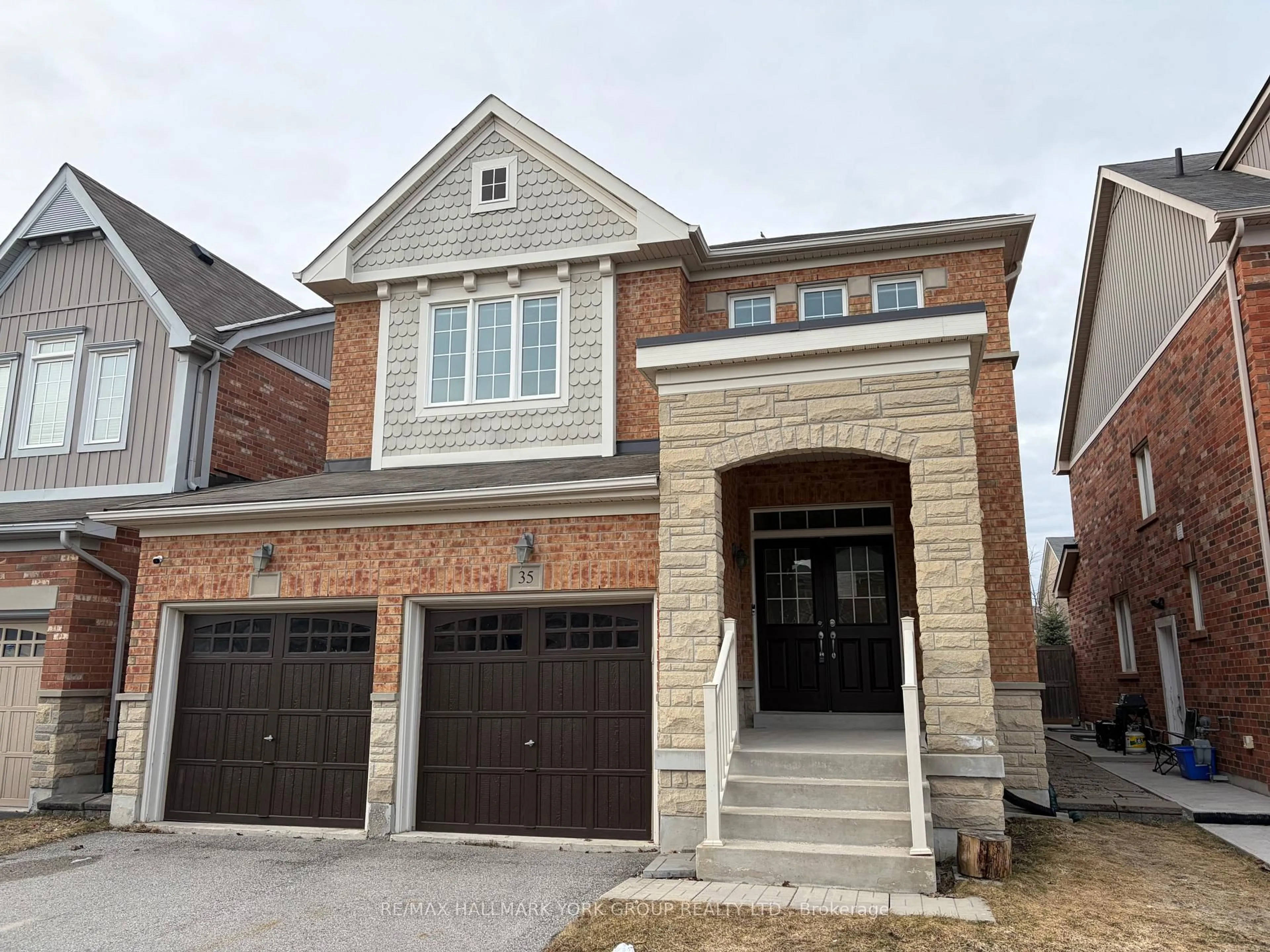 Home with brick exterior material, street for 35 Amberwing Landing, Bradford West Gwillimbury Ontario L3Z 0H9