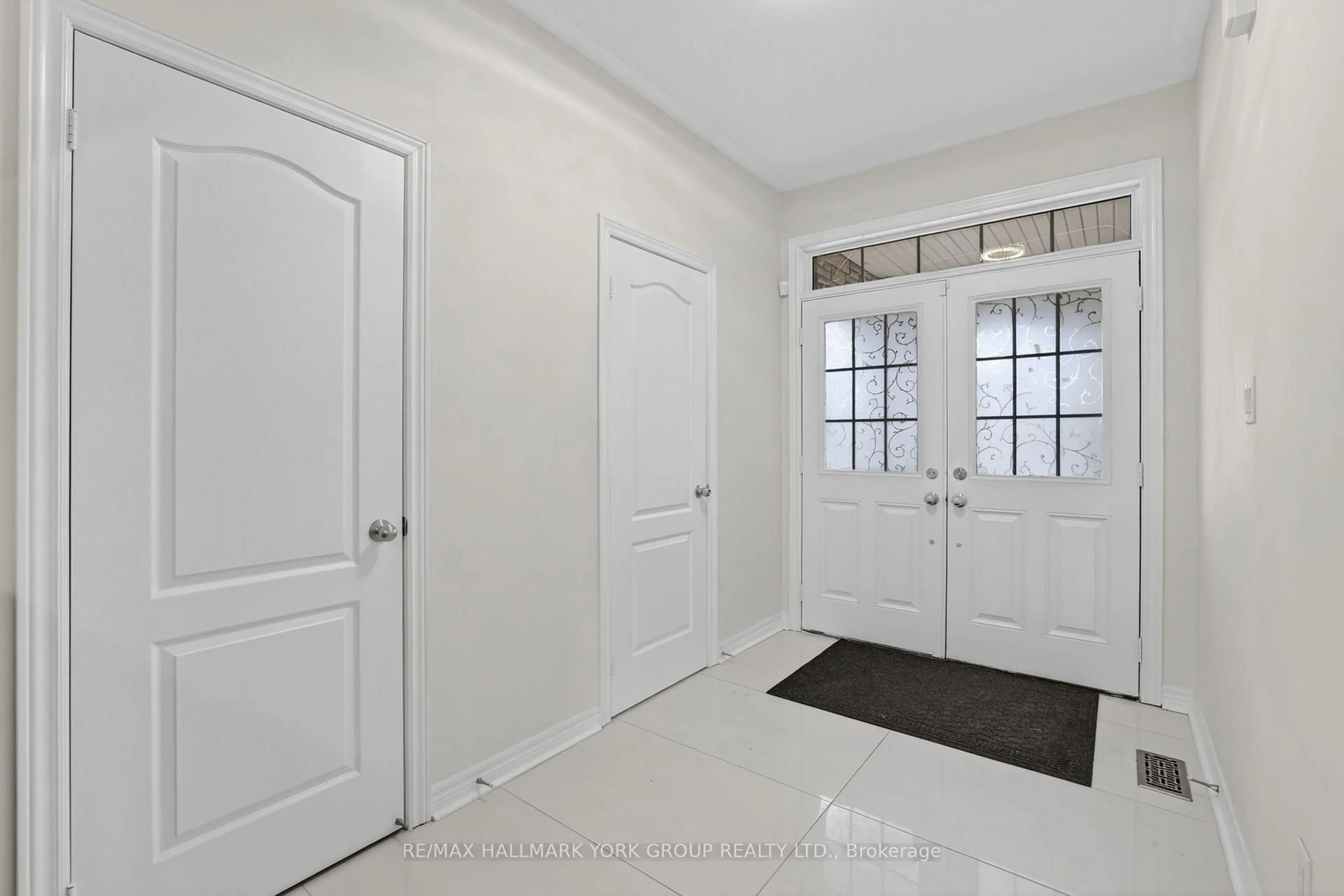 Indoor entryway for 35 Amberwing Landing, Bradford West Gwillimbury Ontario L3Z 0H9