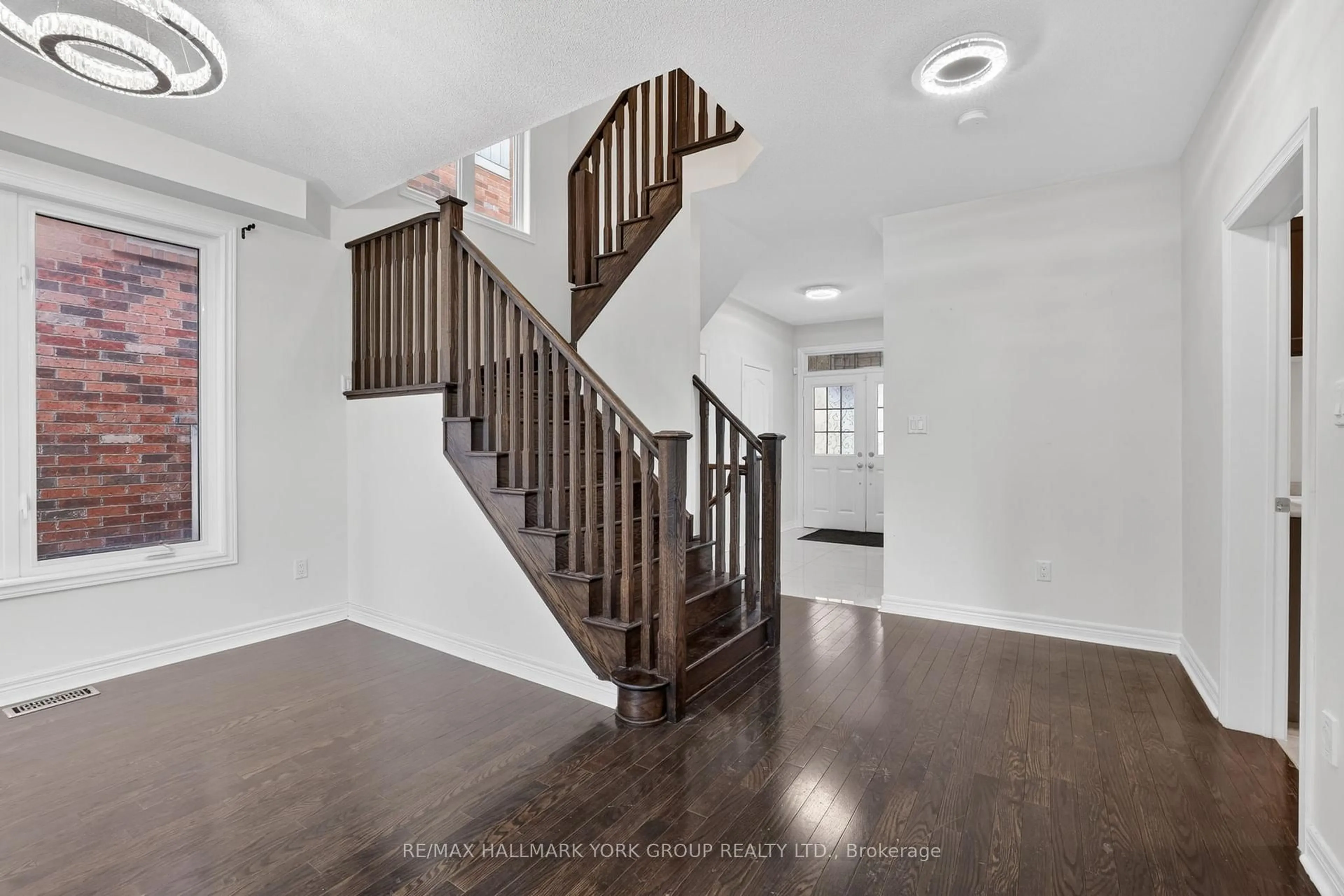 Stairs for 35 Amberwing Landing, Bradford West Gwillimbury Ontario L3Z 0H9