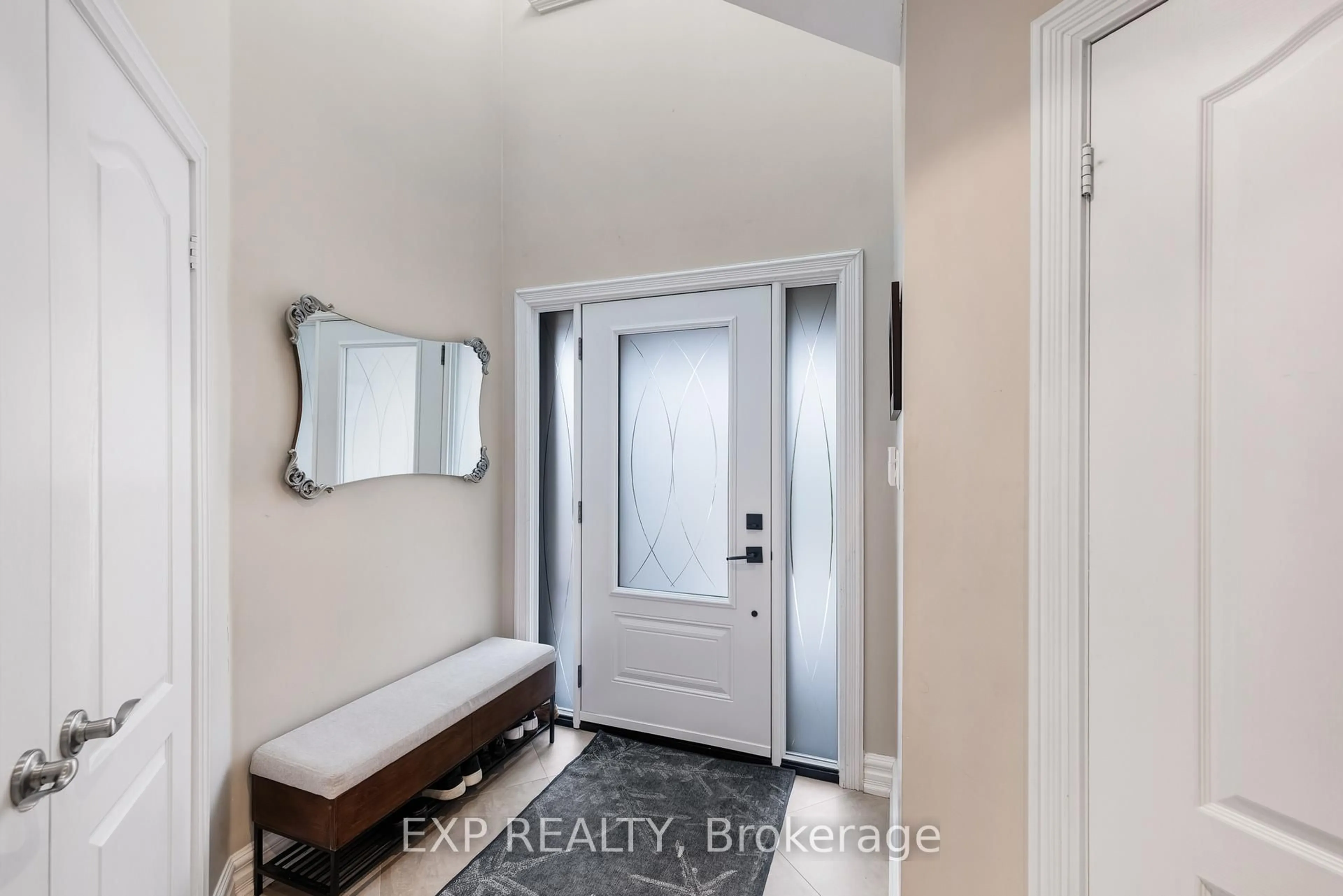 Indoor entryway for 138 Princeton Gate, Vaughan Ontario L6A 2S7