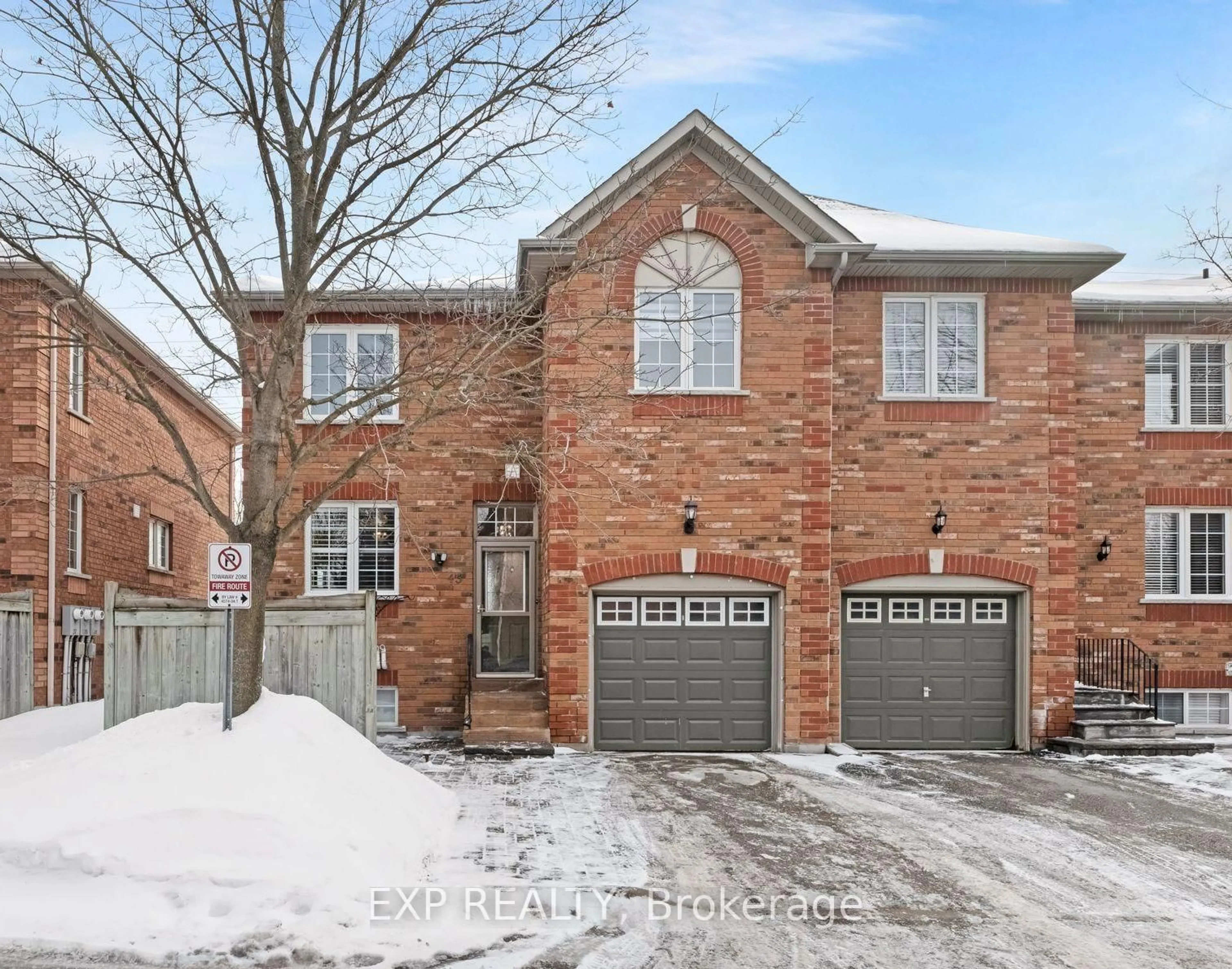 Home with brick exterior material, street for 45 Sandlewood Crt, Aurora Ontario L4G 7N2
