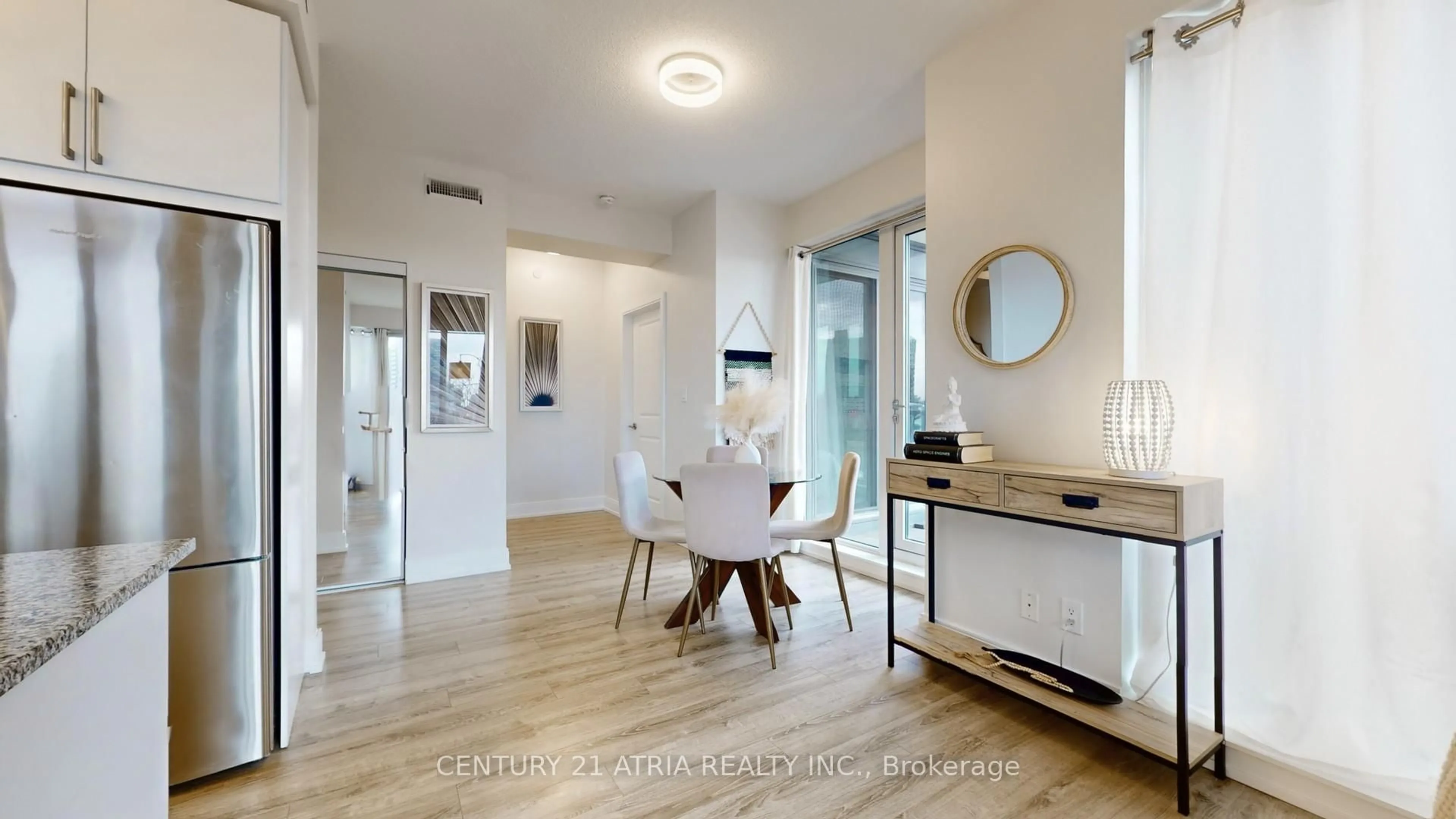 Dining room, wood/laminate floor for 9600 Yonge St #207, Richmond Hill Ontario L4C 0X3