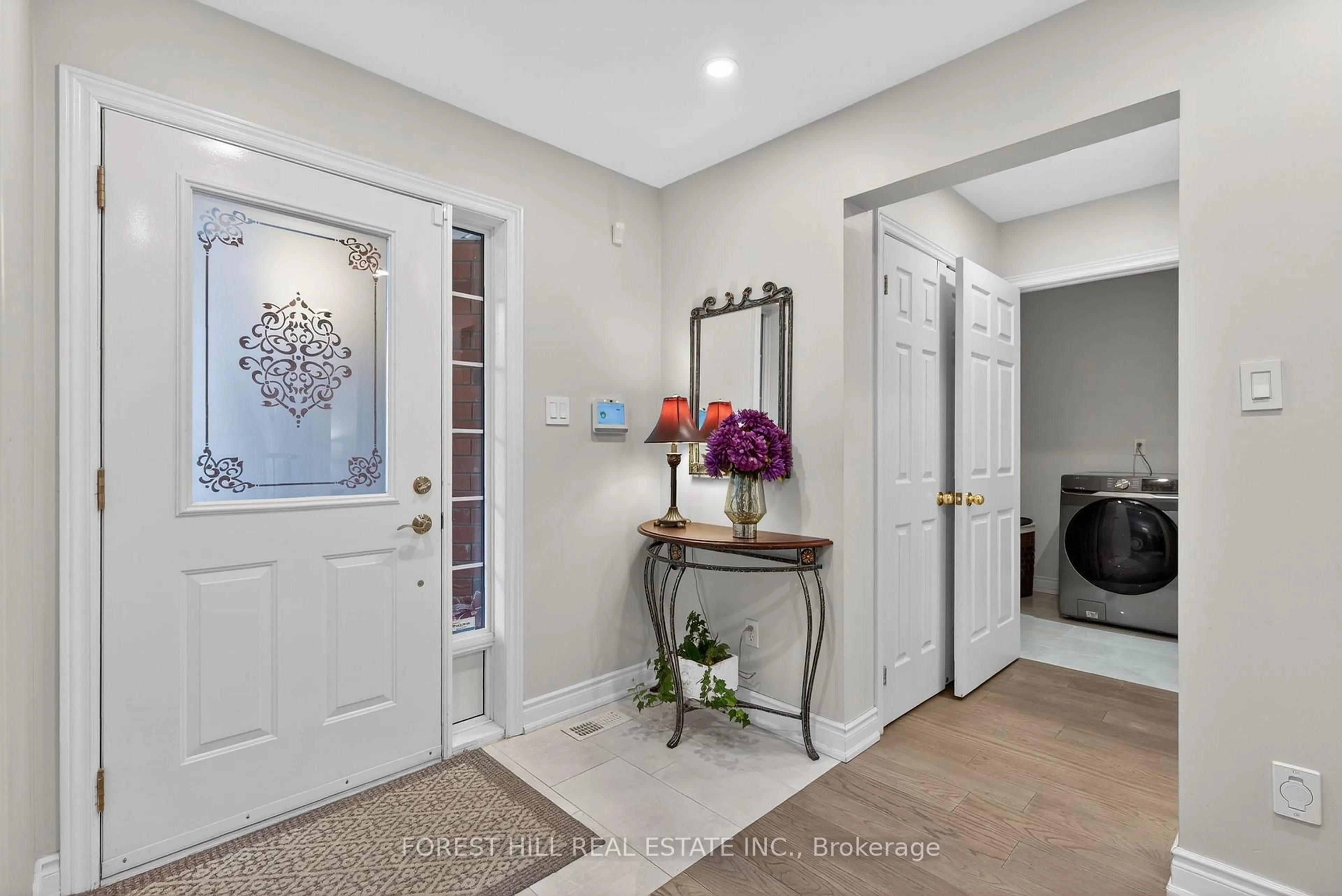 Indoor entryway for 15 Toporowski Ave, Richmond Hill Ontario L4S 2G8