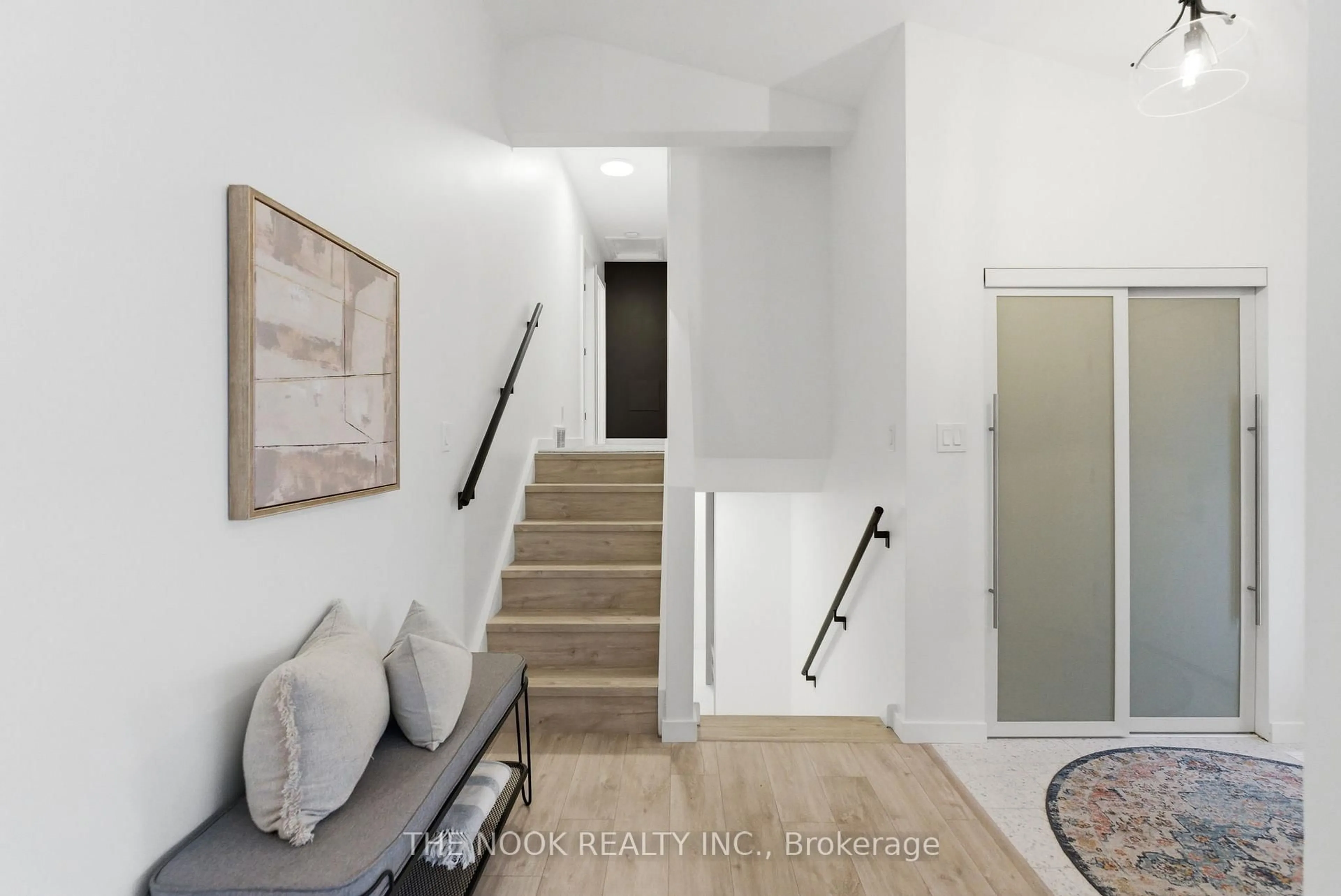 Indoor entryway for 11 Lynn Cres, Brock Ontario L0E 1E0
