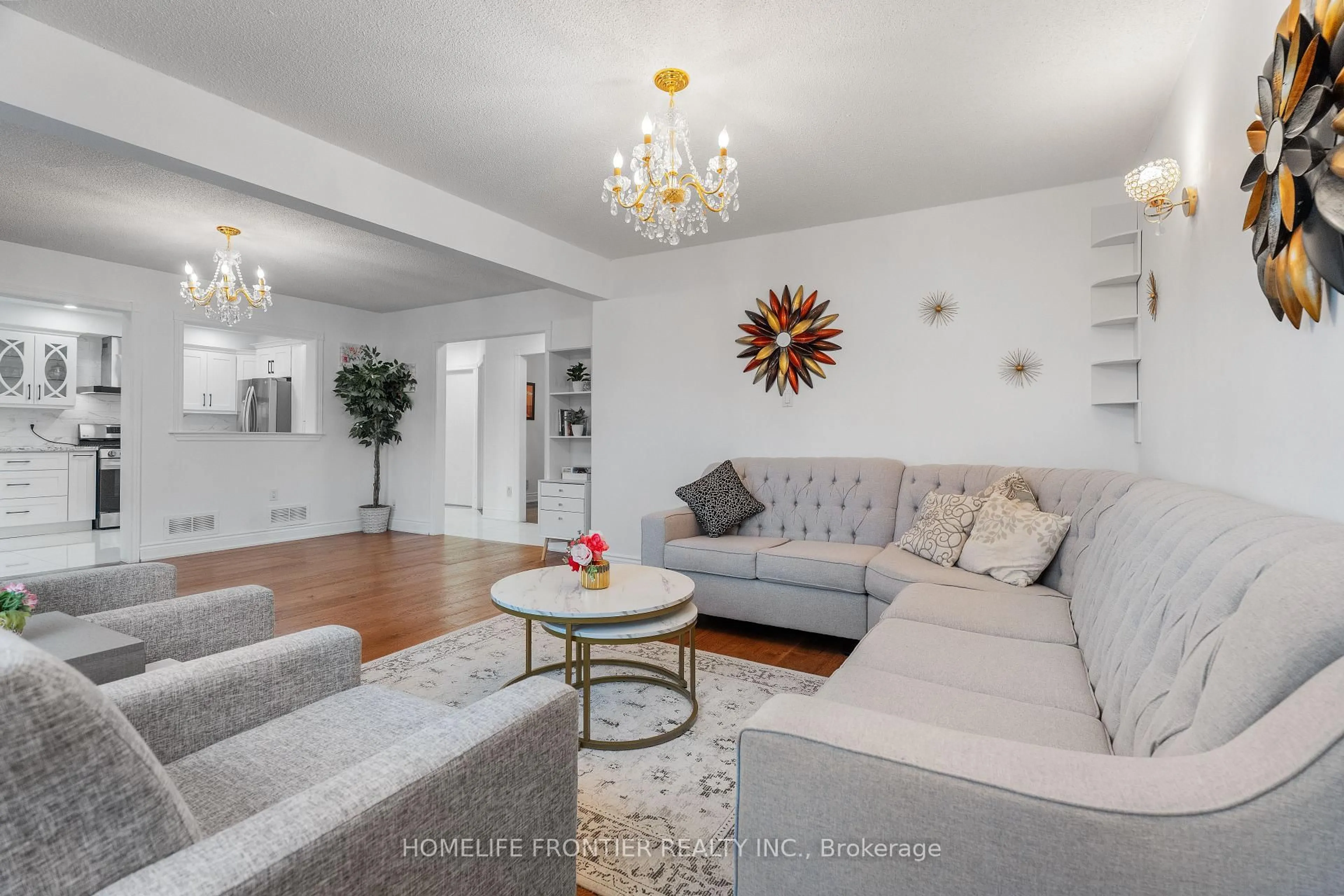 Living room with furniture, unknown for 55 Attridge Dr, Aurora Ontario L4G 6J4