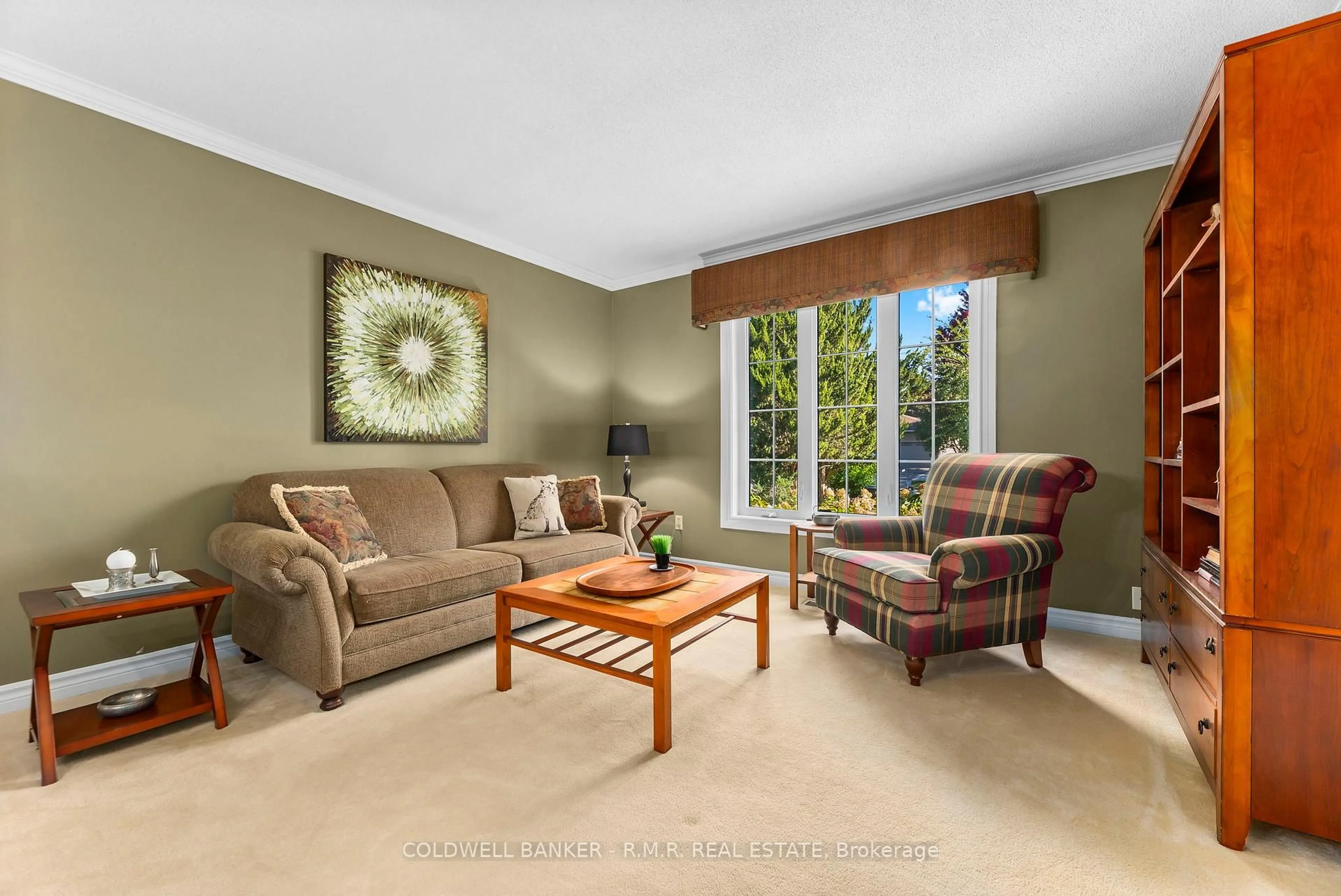 Living room with furniture, unknown for 24 Testa Rd, Uxbridge Ontario L9P 1M2