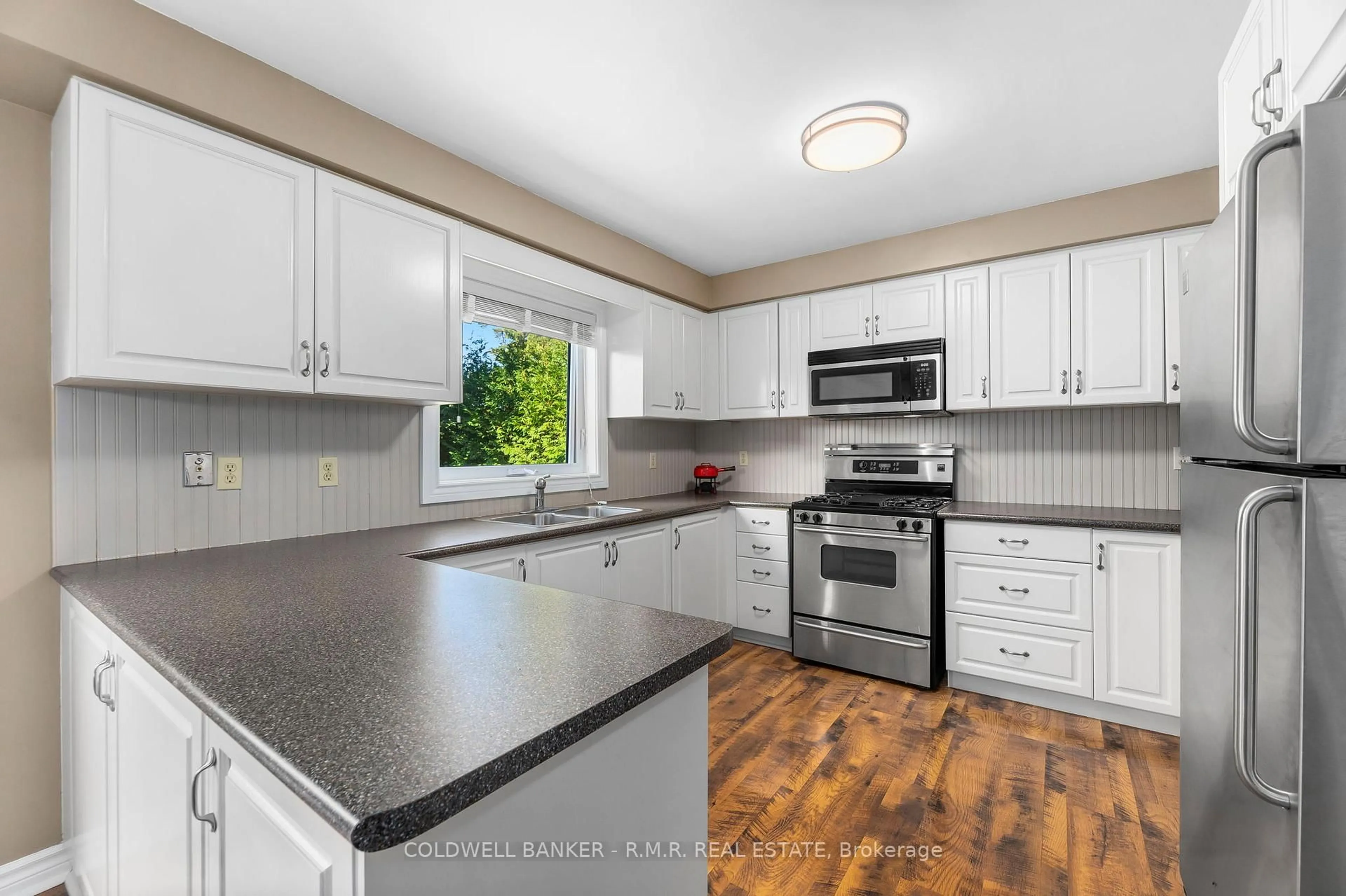 Standard kitchen, ceramic/tile floor for 24 Testa Rd, Uxbridge Ontario L9P 1M2