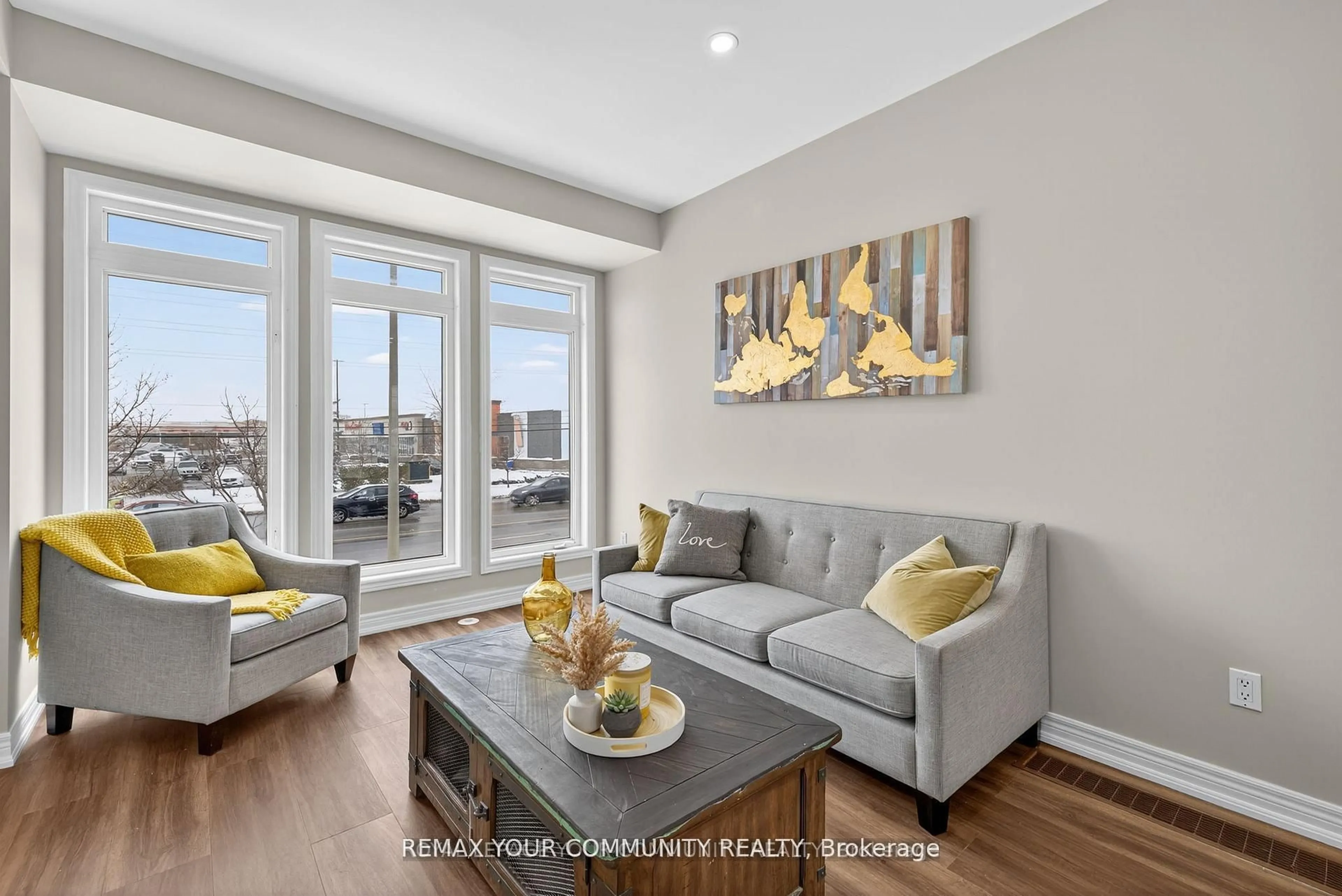 Living room with furniture, wood/laminate floor for 193 Zokol Dr, Aurora Ontario L4G 0B8