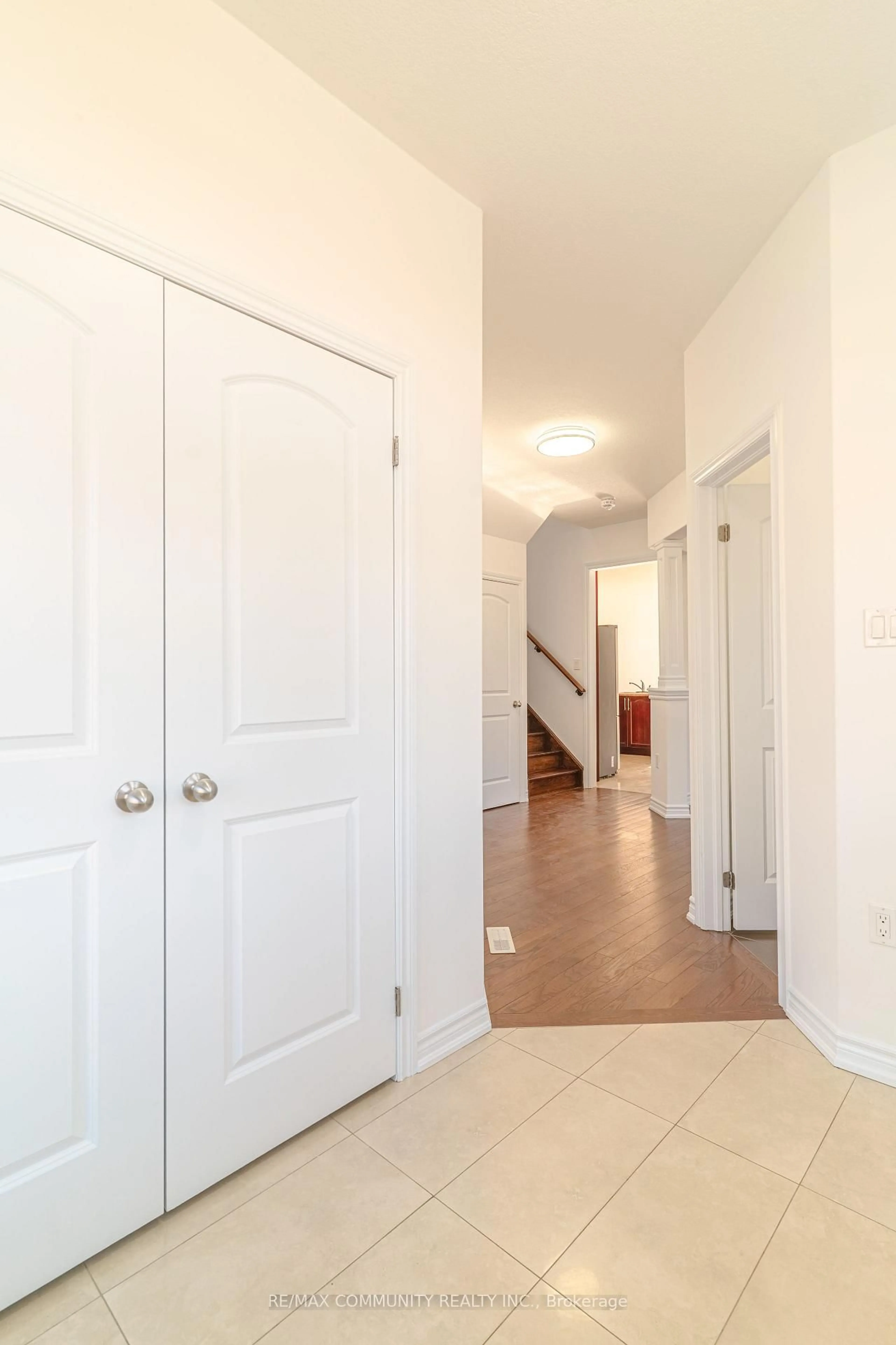 Unknown for 27 Bamburg St, Georgina Ontario L0E 1R0