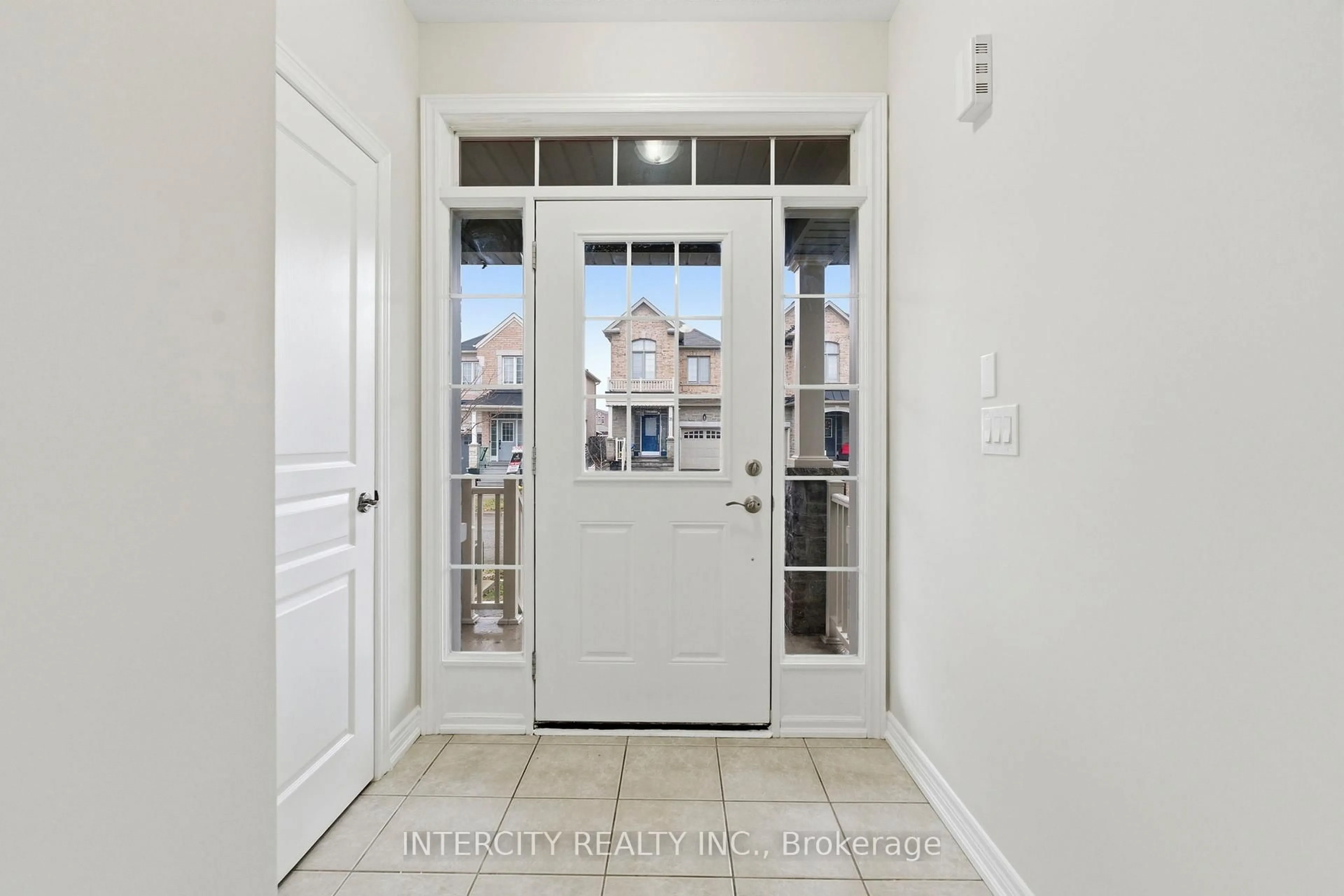 Indoor entryway for 34 Alexie Way, Vaughan Ontario L4H 3V3