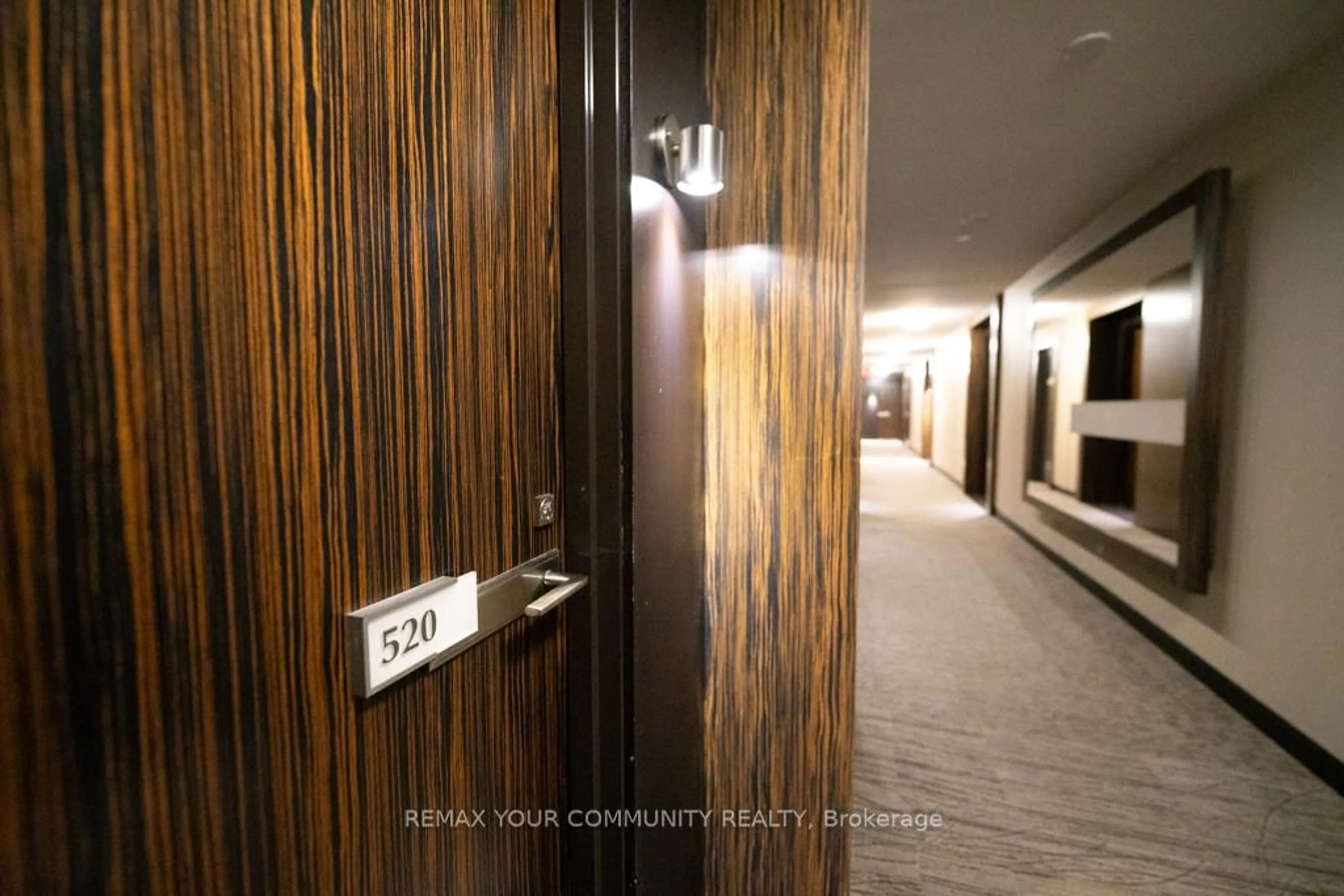 Indoor foyer for 325 South Park Rd #520, Markham Ontario L3T 0B8