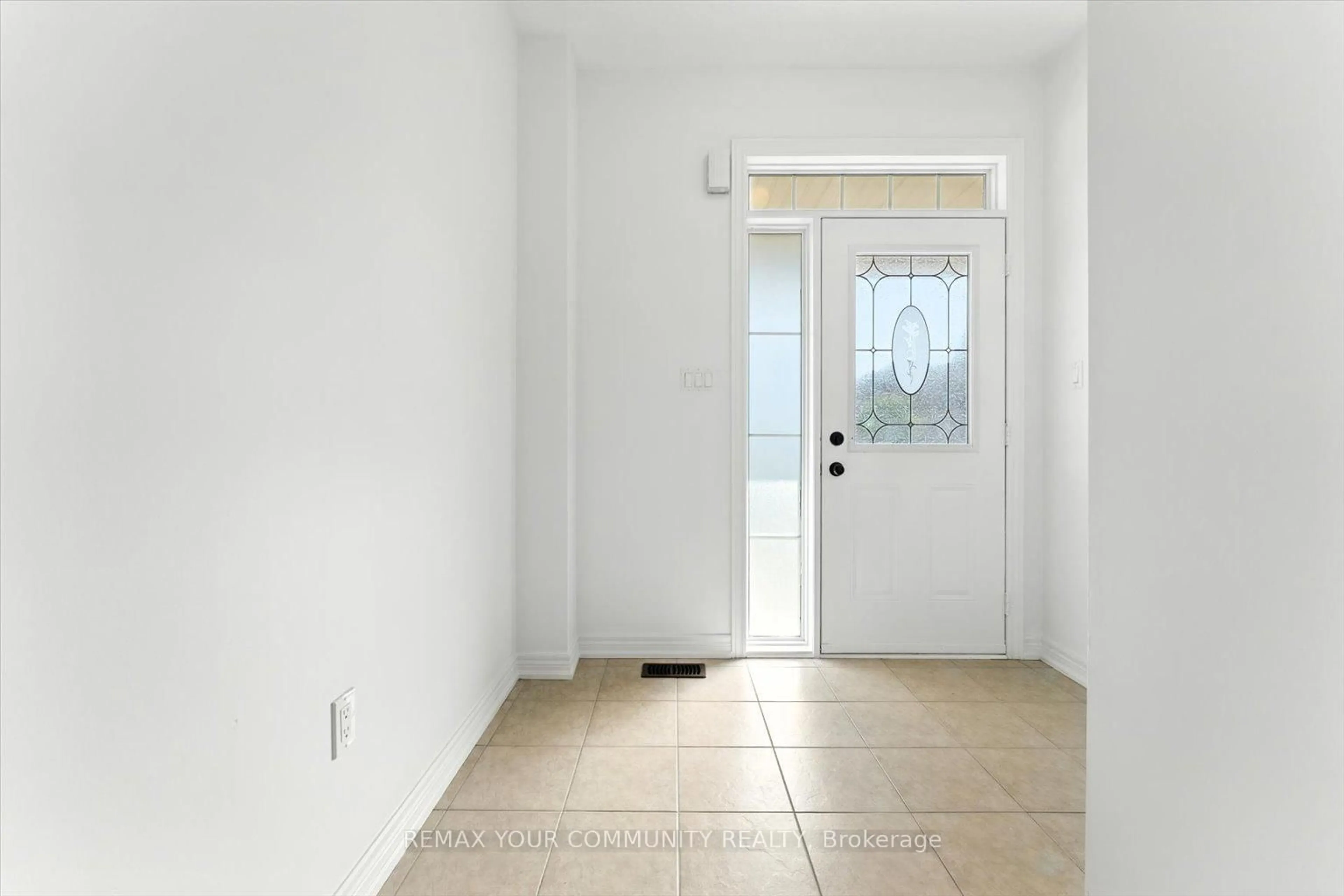 Indoor entryway for 23 Lucida Crt, Whitchurch-Stouffville Ontario L4A 1S1