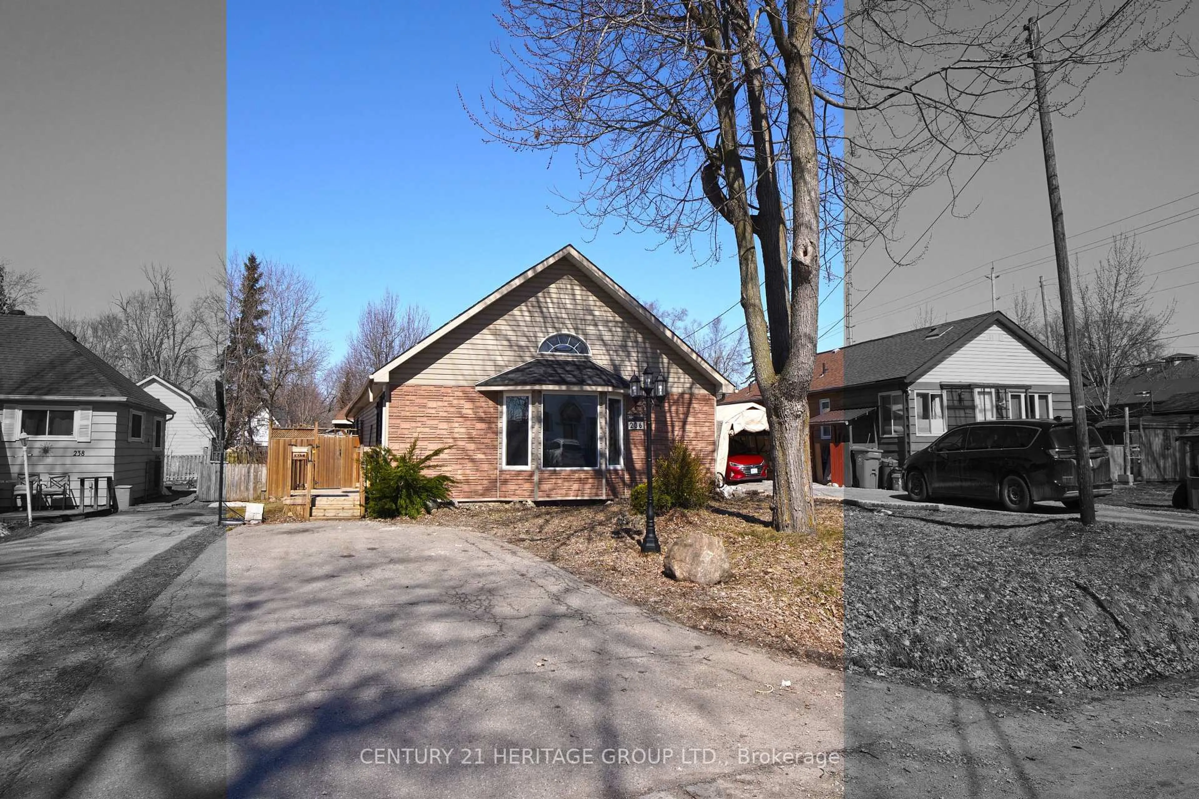 A pic from outside/outdoor area/front of a property/back of a property/a pic from drone, street for 236 Simcoe Ave, Georgina Ontario L4P 2H8