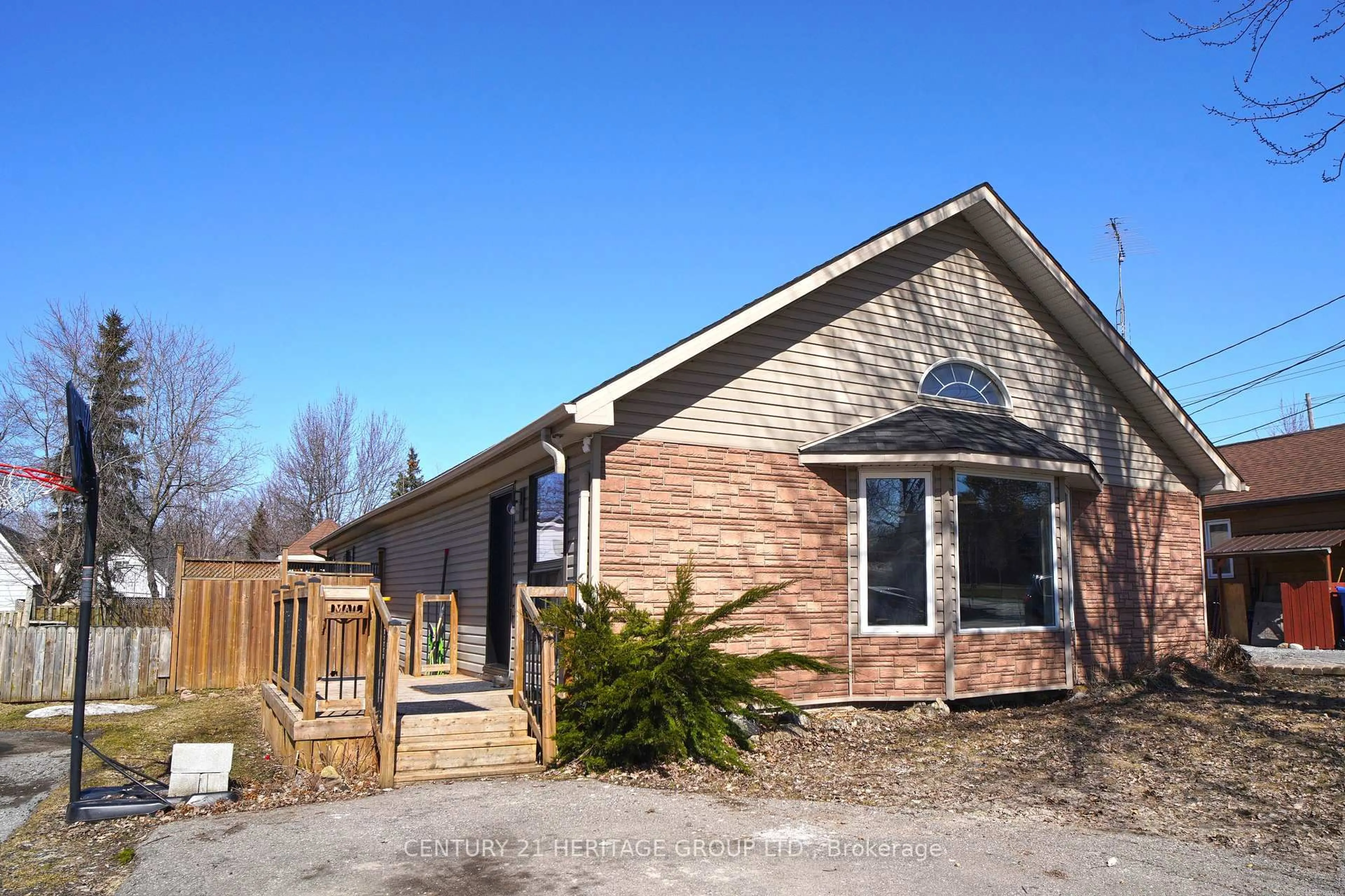 Unknown for 236 Simcoe Ave, Georgina Ontario L4P 2H8