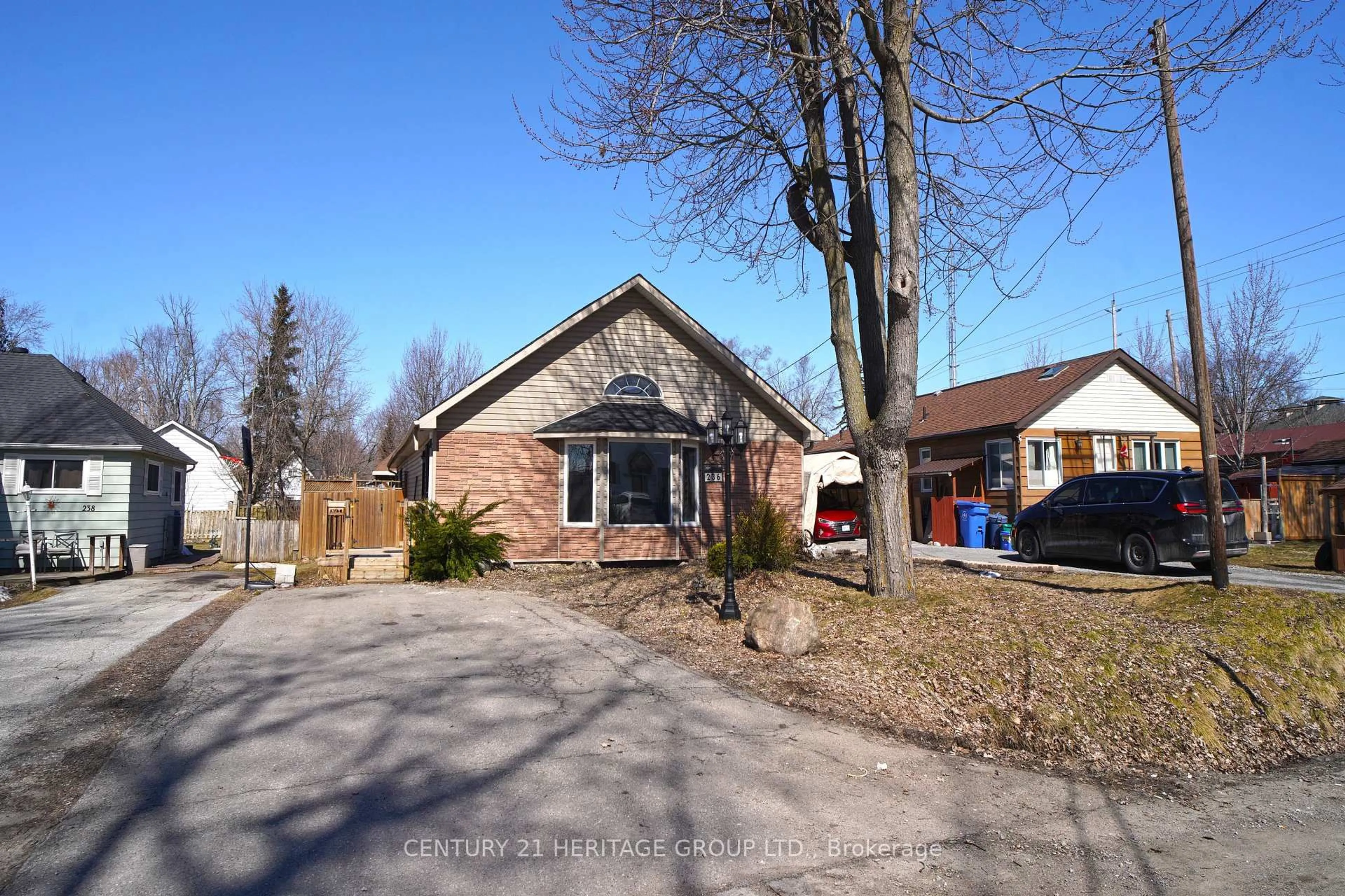 Home with brick exterior material, street for 236 Simcoe Ave, Georgina Ontario L4P 2H8