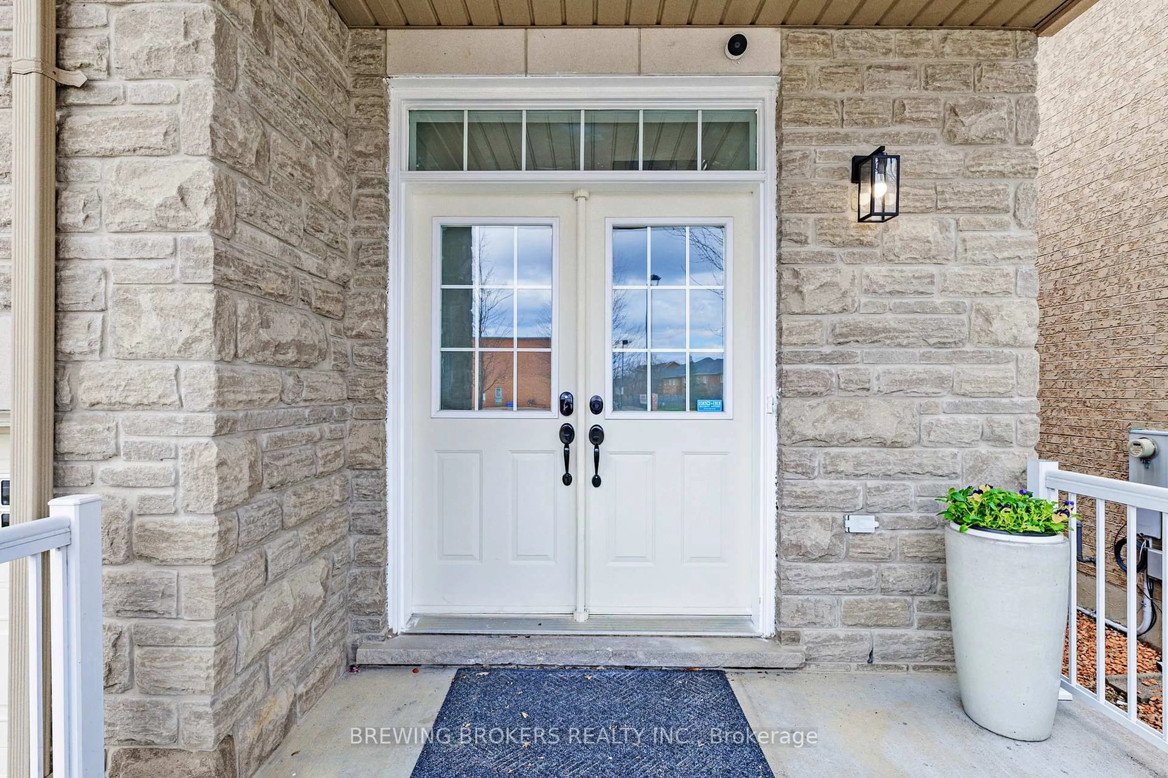 Indoor entryway for 346 Thornhill Woods Dr, Vaughan Ontario L4J 8Y4