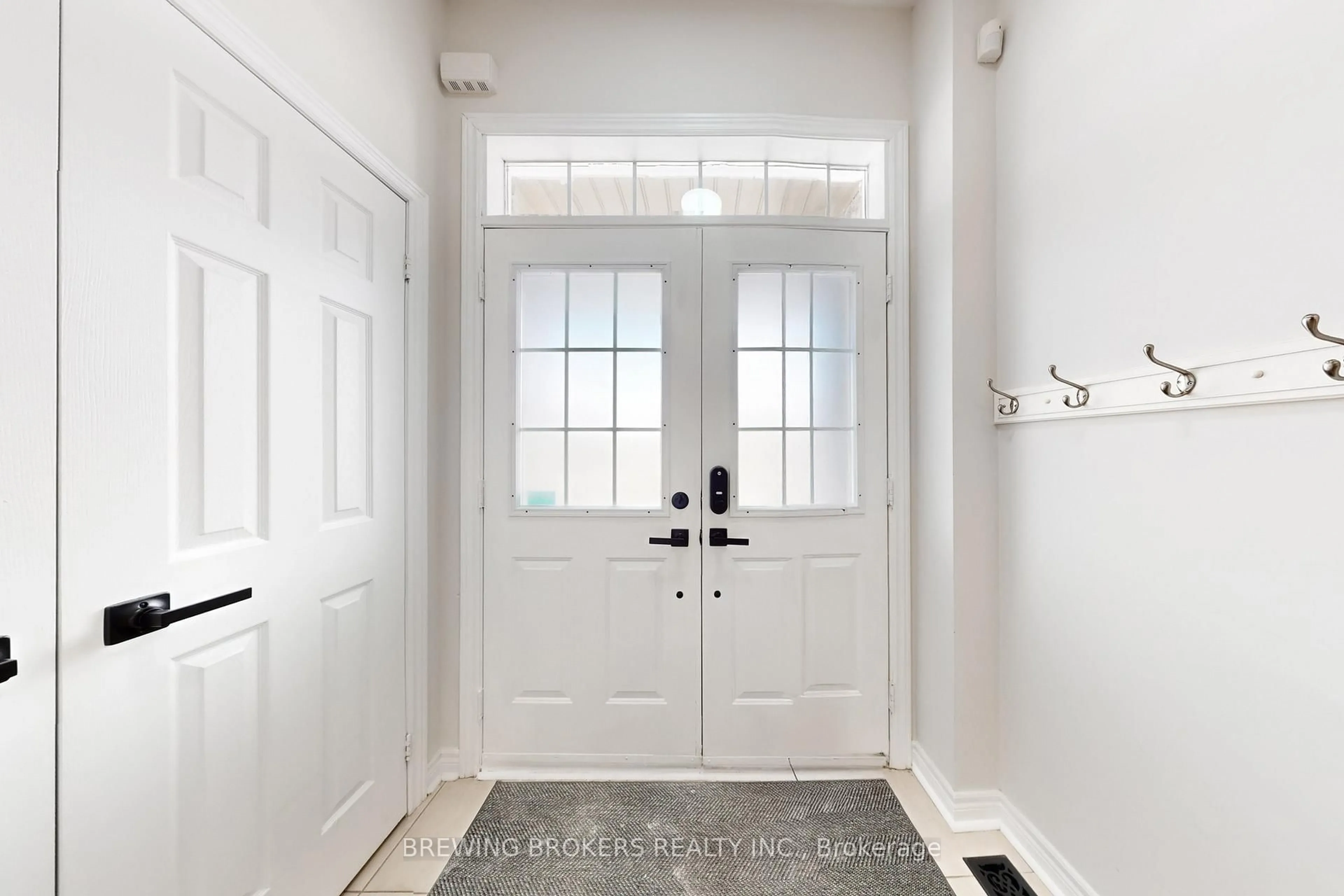 Indoor entryway for 346 Thornhill Woods Dr, Vaughan Ontario L4J 8Y4