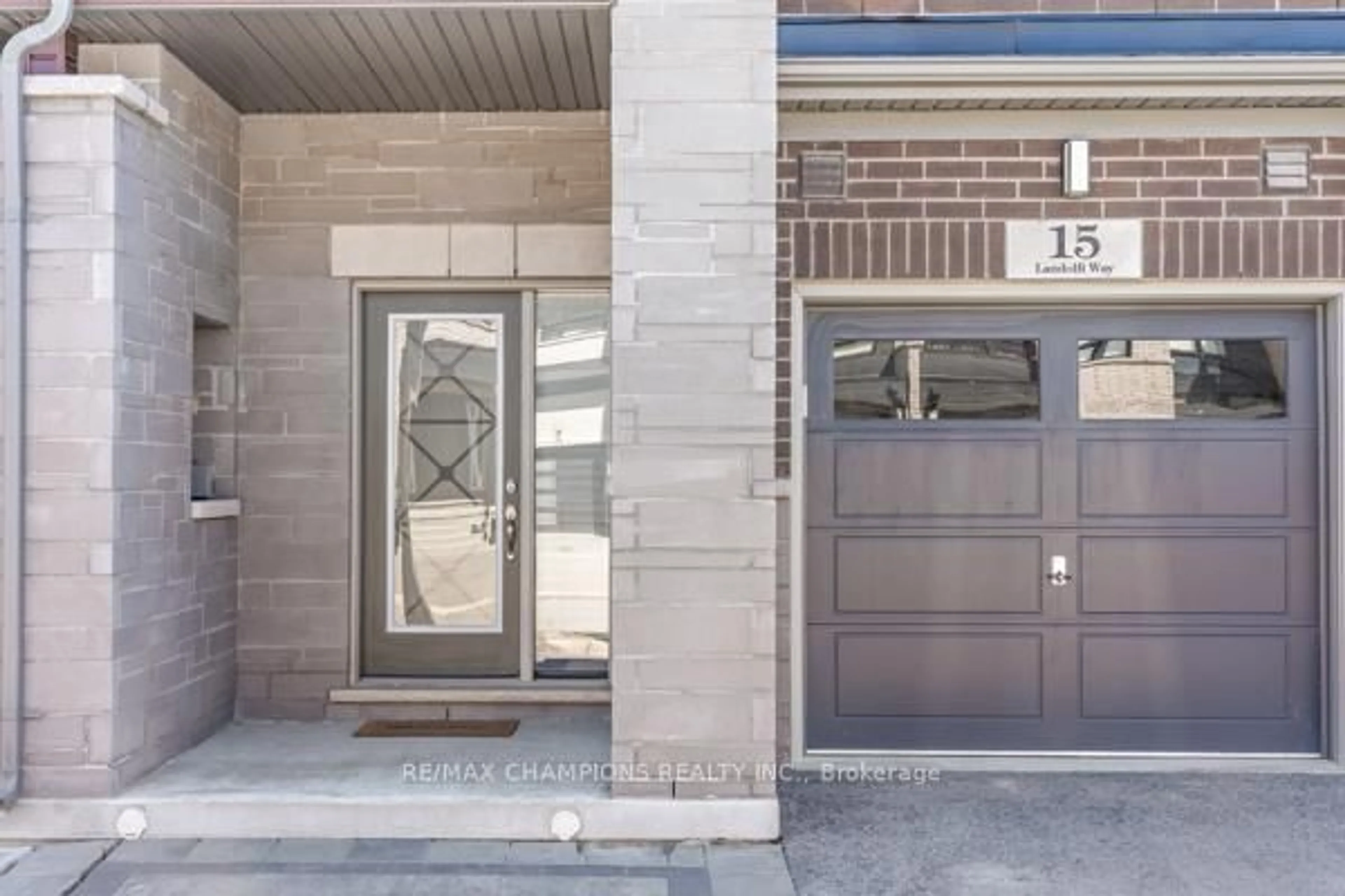 Indoor entryway for 15 Landolfi Way, Bradford West Gwillimbury Ontario L3Z 4L6