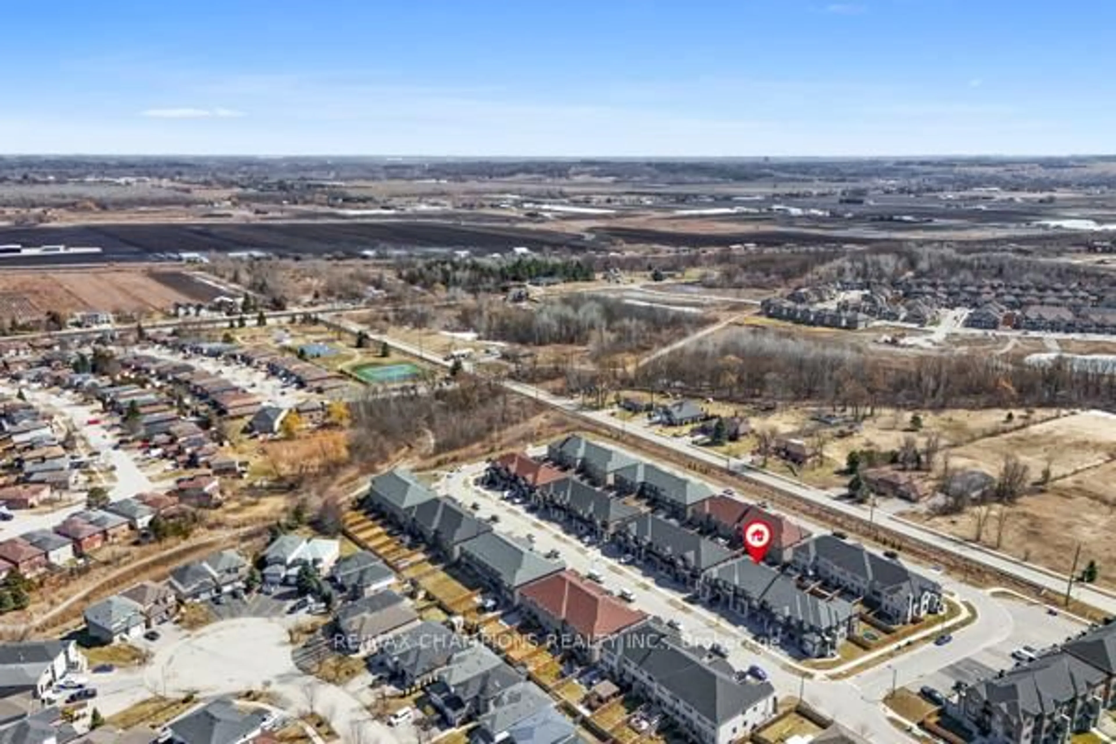 A pic from outside/outdoor area/front of a property/back of a property/a pic from drone, unknown for 15 Landolfi Way, Bradford West Gwillimbury Ontario L3Z 4L6