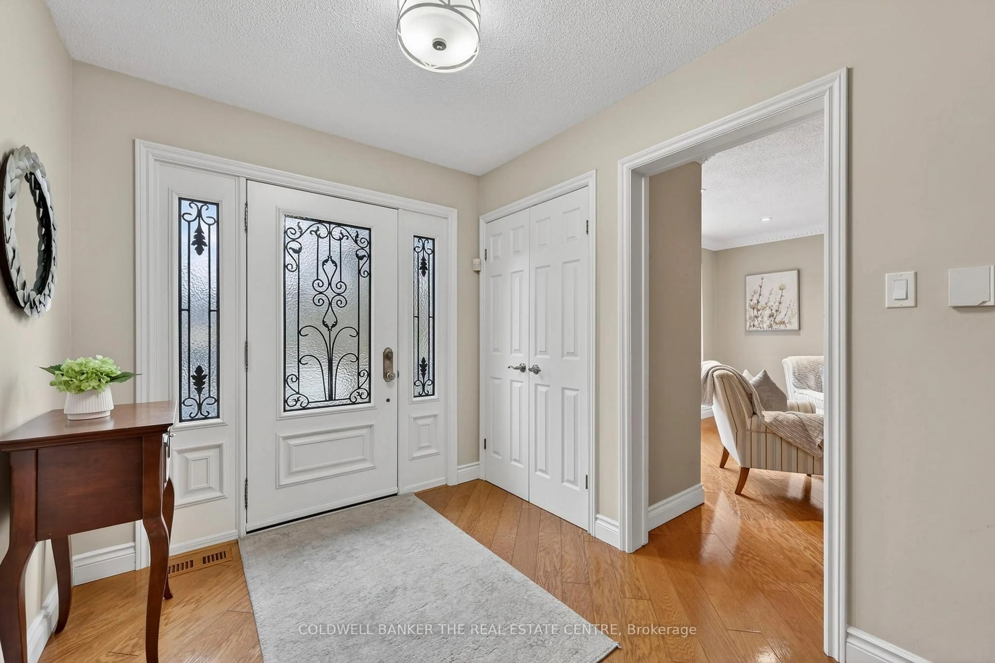 Indoor entryway for 172 Millard Ave, Newmarket Ontario L3Y 1Z2