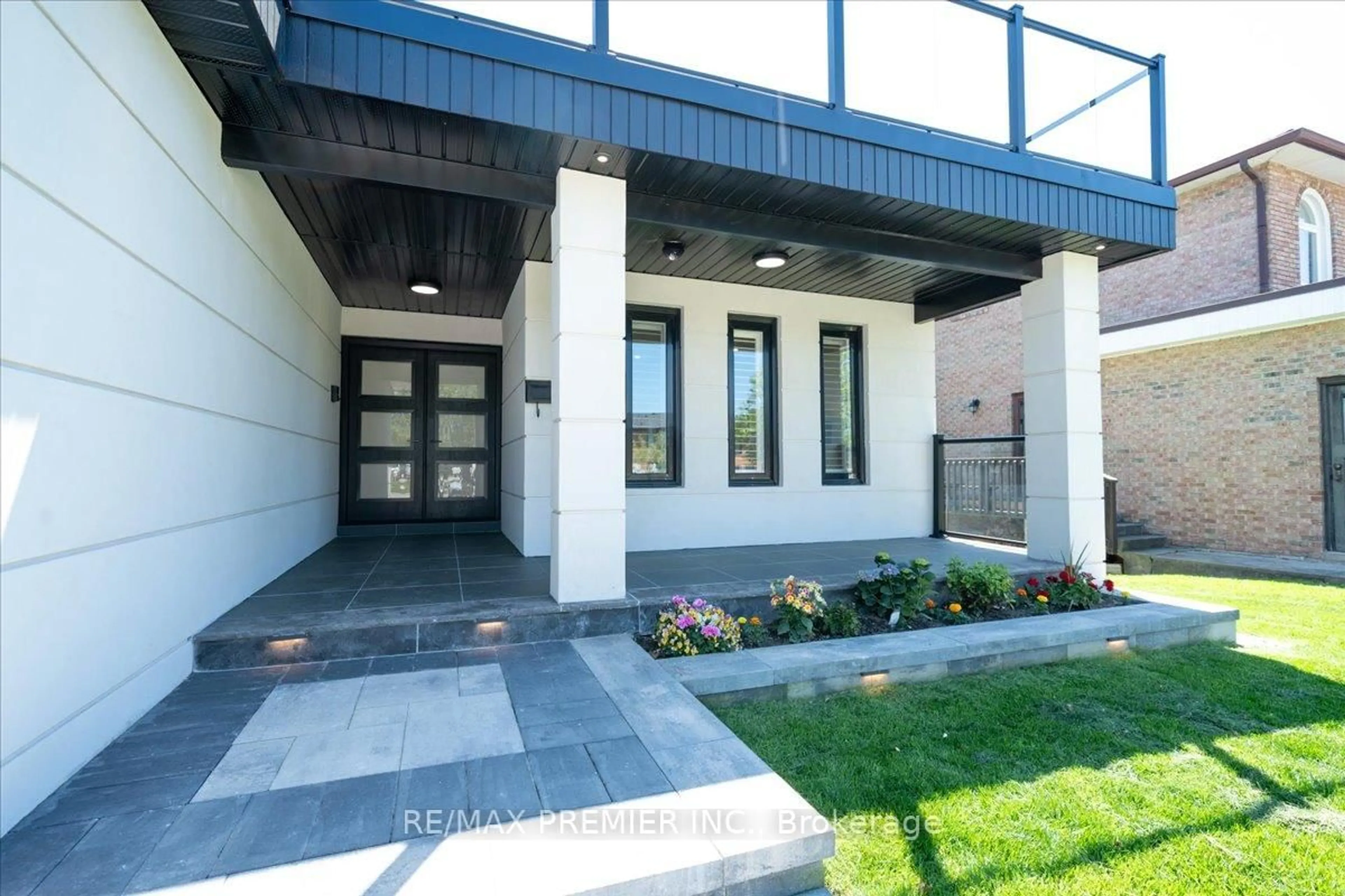 Indoor entryway for 157 Jeanne Dr, Vaughan Ontario L4L 1X8