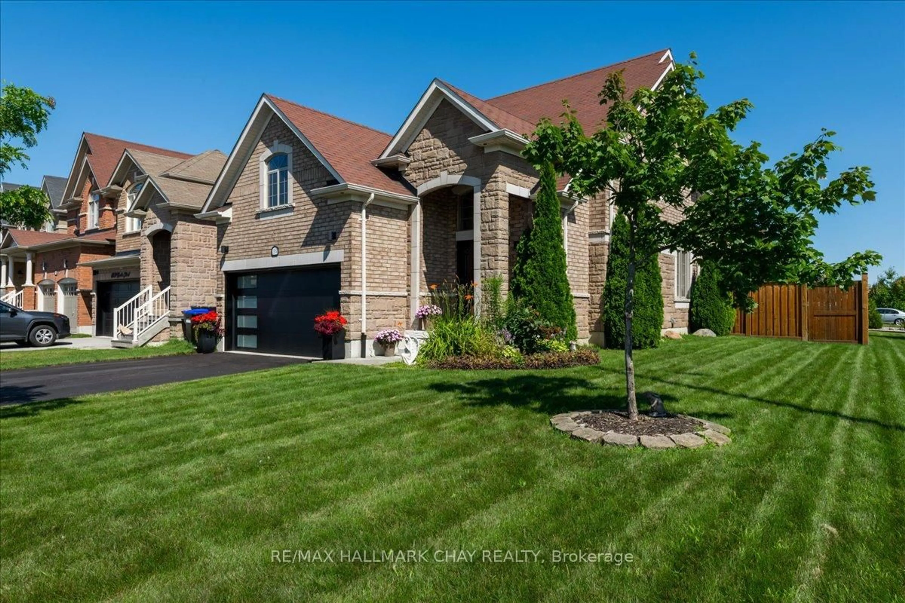 Home with brick exterior material, street for 1300 Hunter St, Innisfil Ontario L9S 0H1