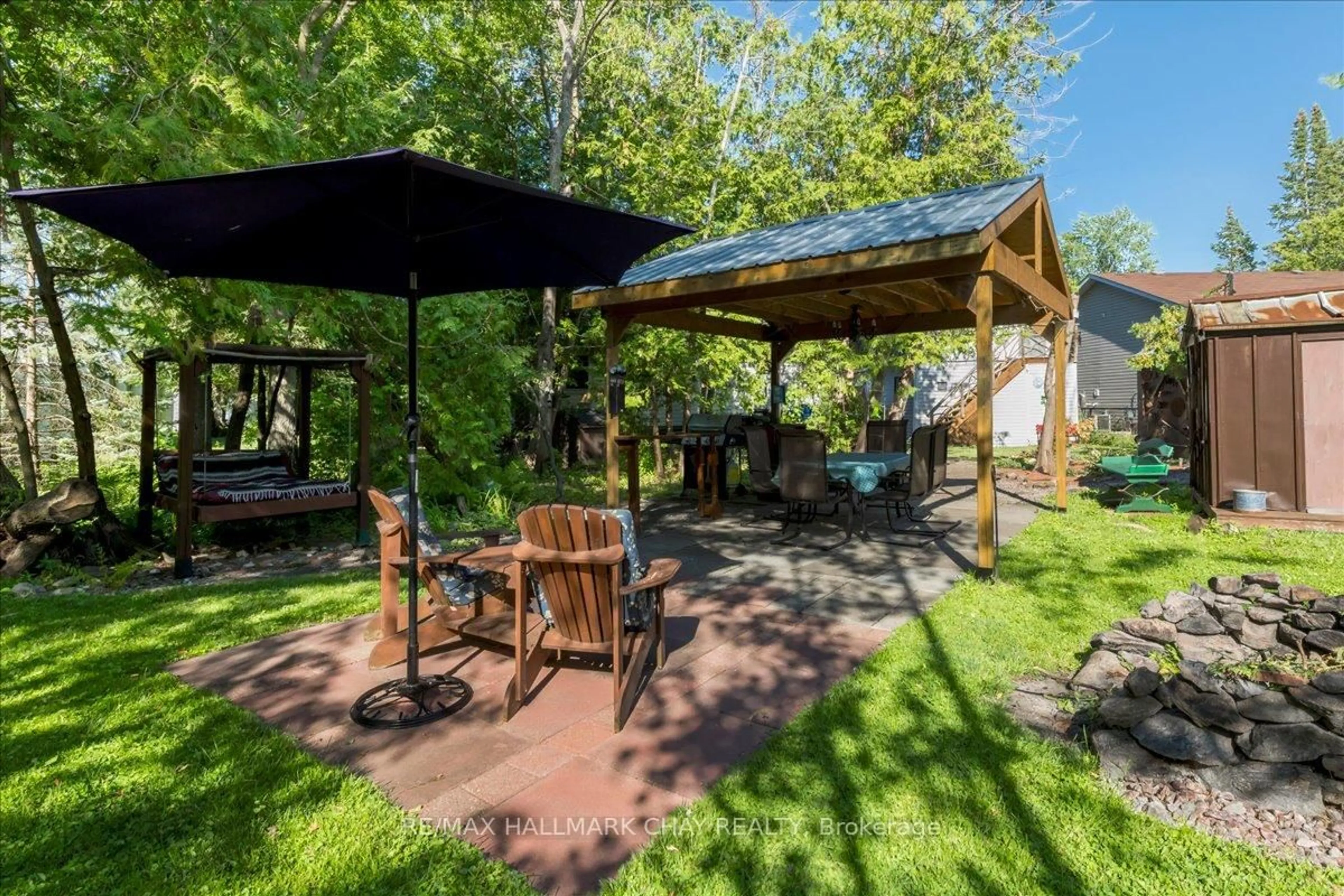 Patio, forest/trees view for 930 Gilmore Ave, Innisfil Ontario L0L 1W0