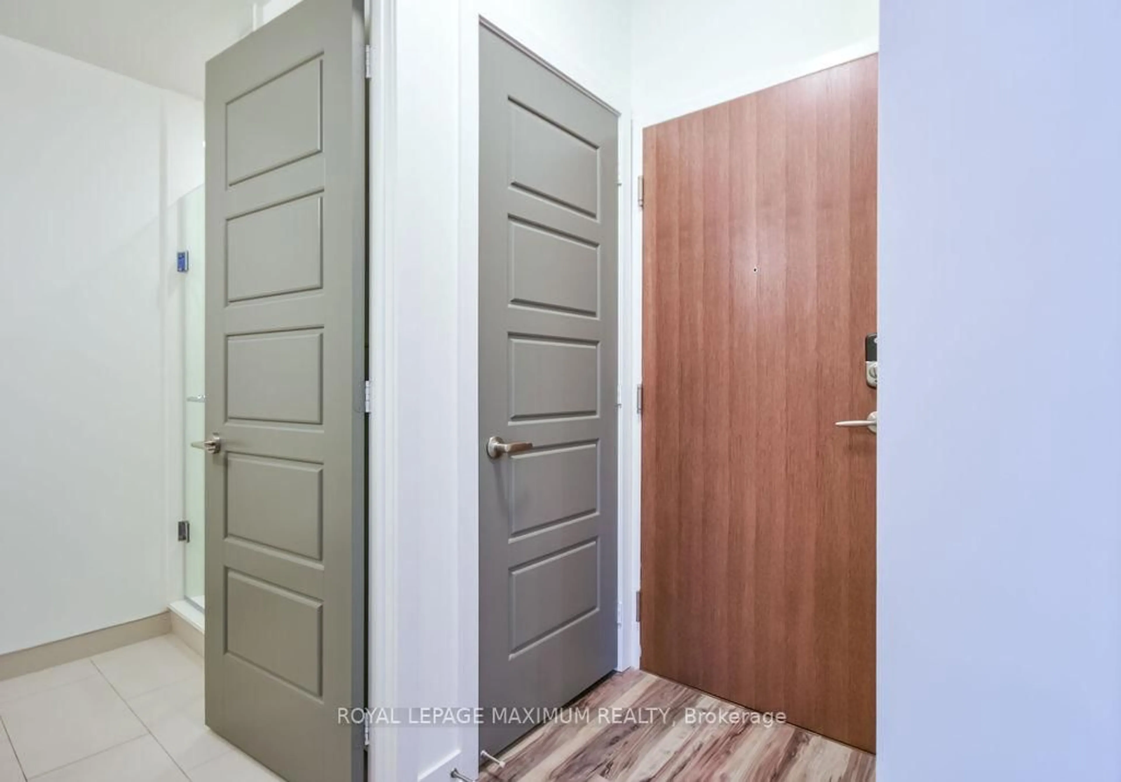 Indoor entryway for 271 Sea Ray Ave #B417, Innisfil Ontario L9S 0J4