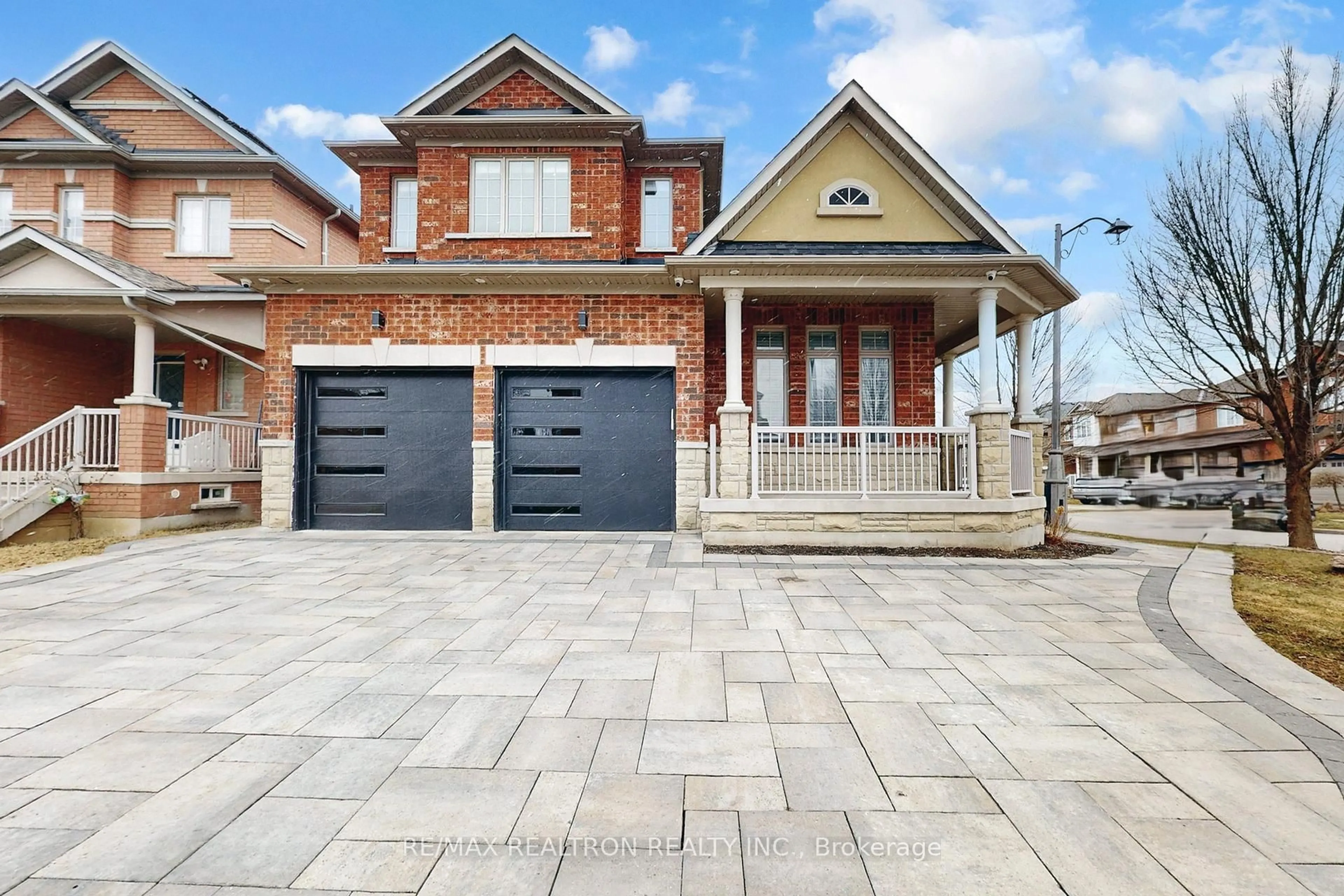 Home with brick exterior material, street for 17 Delattaye Ave, Aurora Ontario L4G 7T8