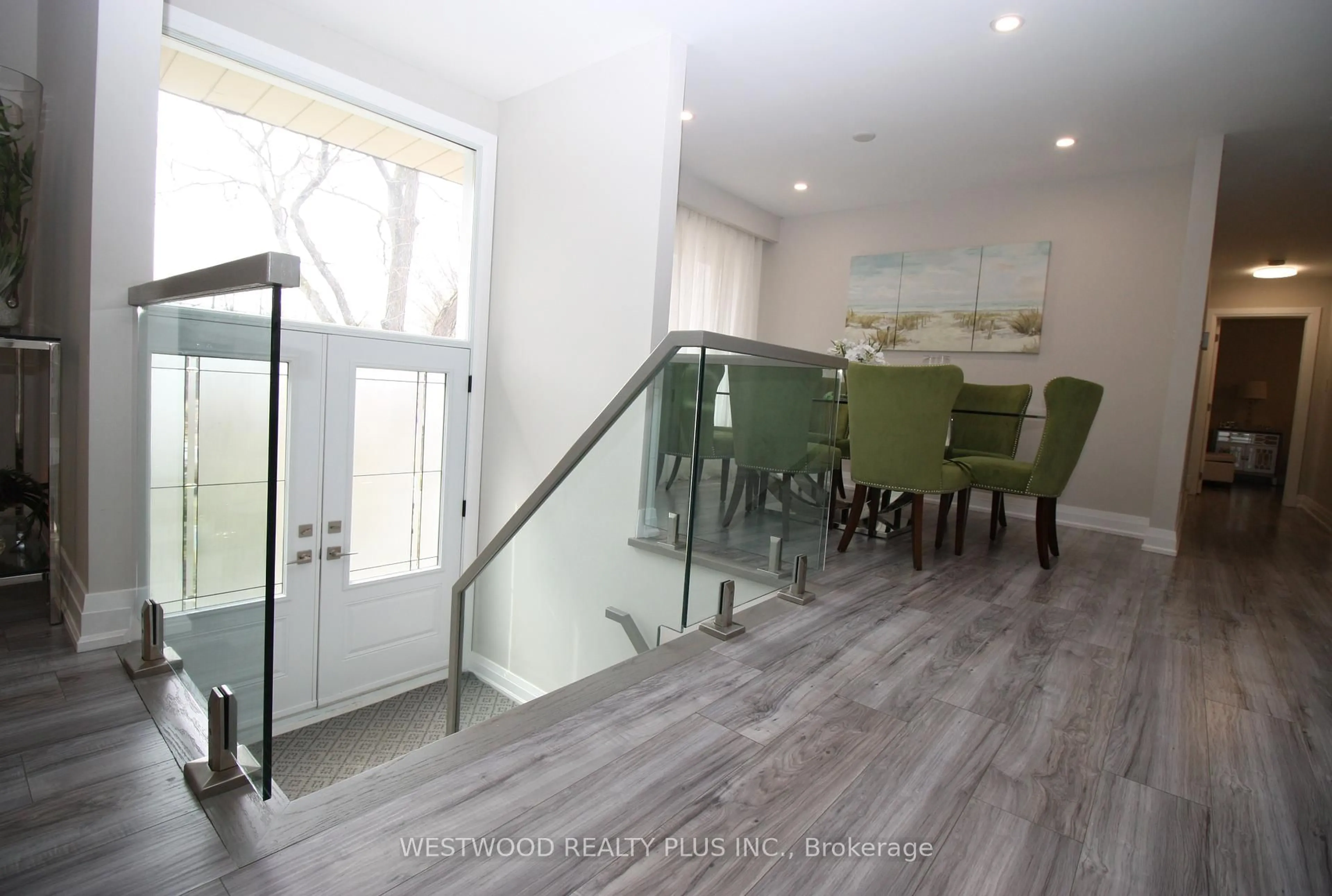 Dining room, wood/laminate floor for 58 Maple Grove Ave, Richmond Hill Ontario L4E 2V5