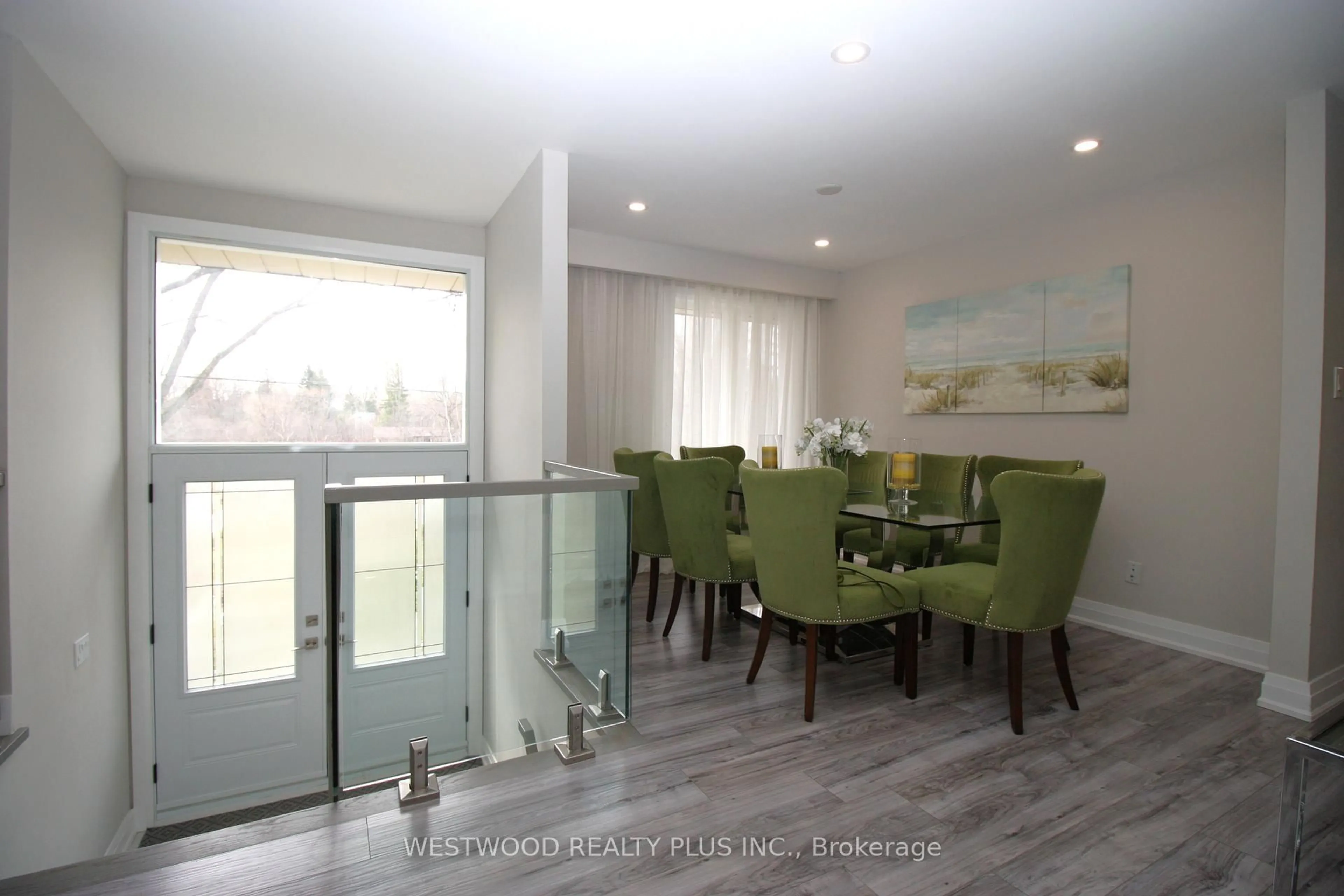 Dining room, wood/laminate floor for 58 Maple Grove Ave, Richmond Hill Ontario L4E 2V5