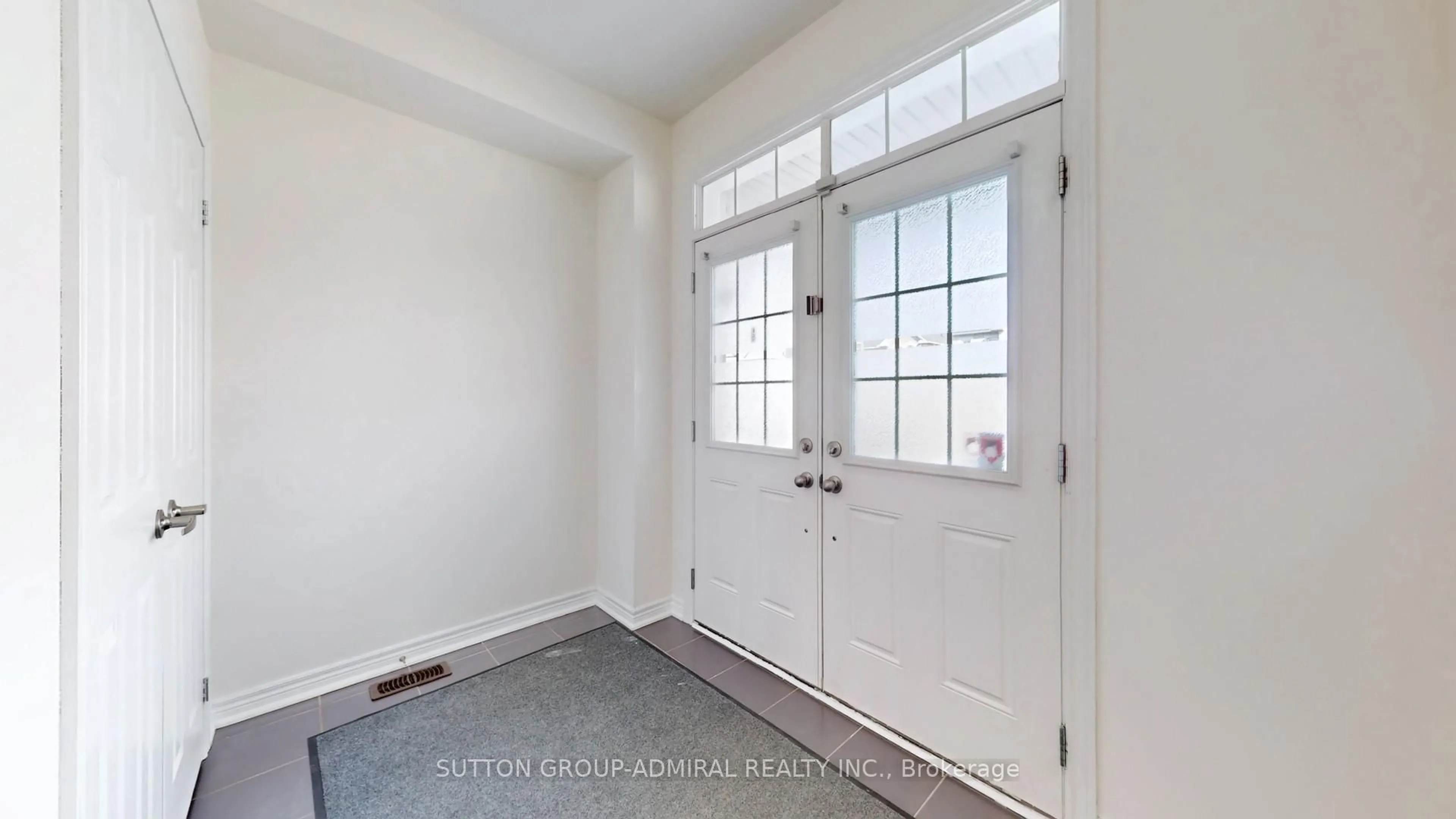 Indoor entryway for 75 Lauderdale Dr, Vaughan Ontario L6A 4G7