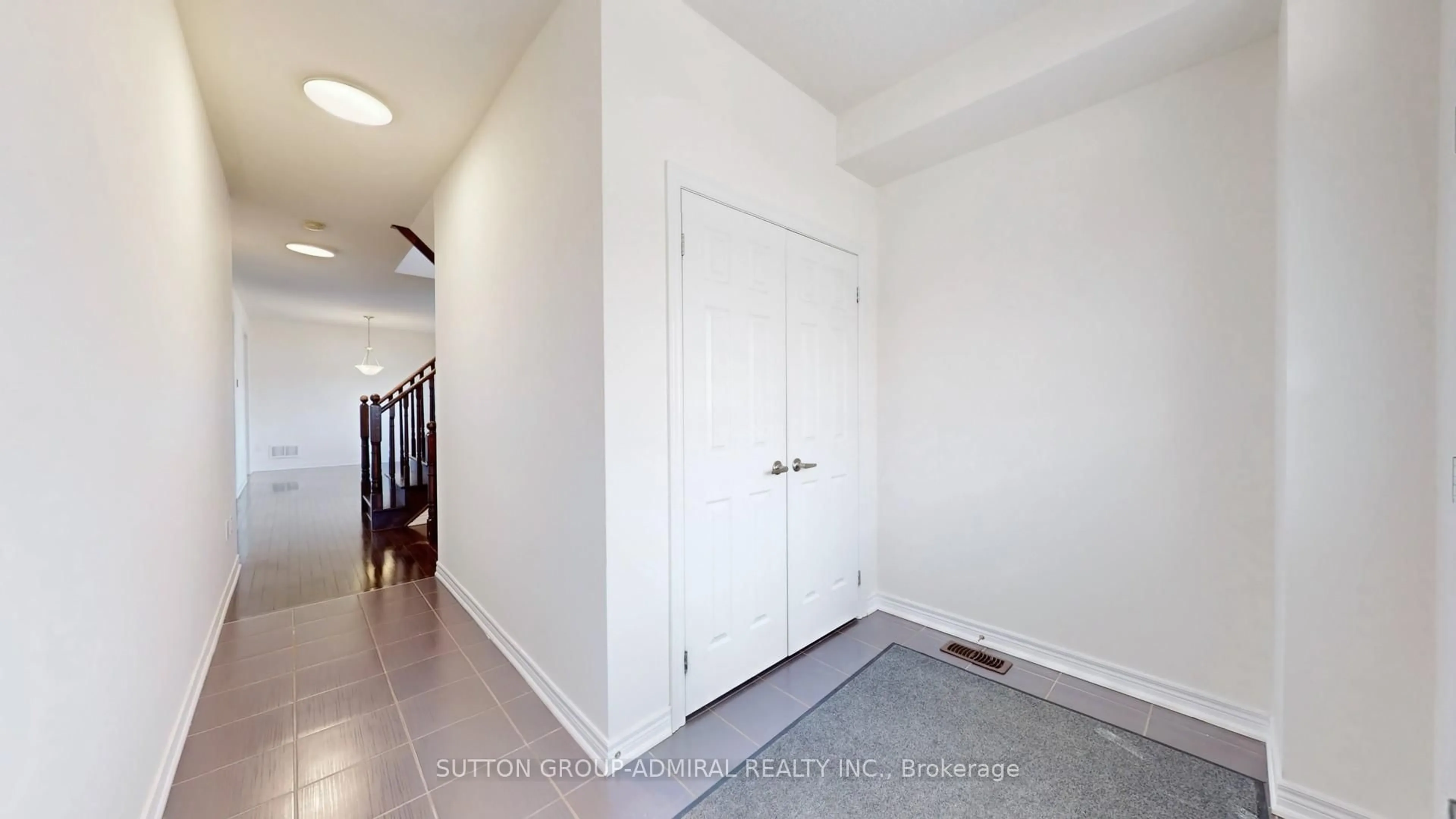 Indoor entryway for 75 Lauderdale Dr, Vaughan Ontario L6A 4G7