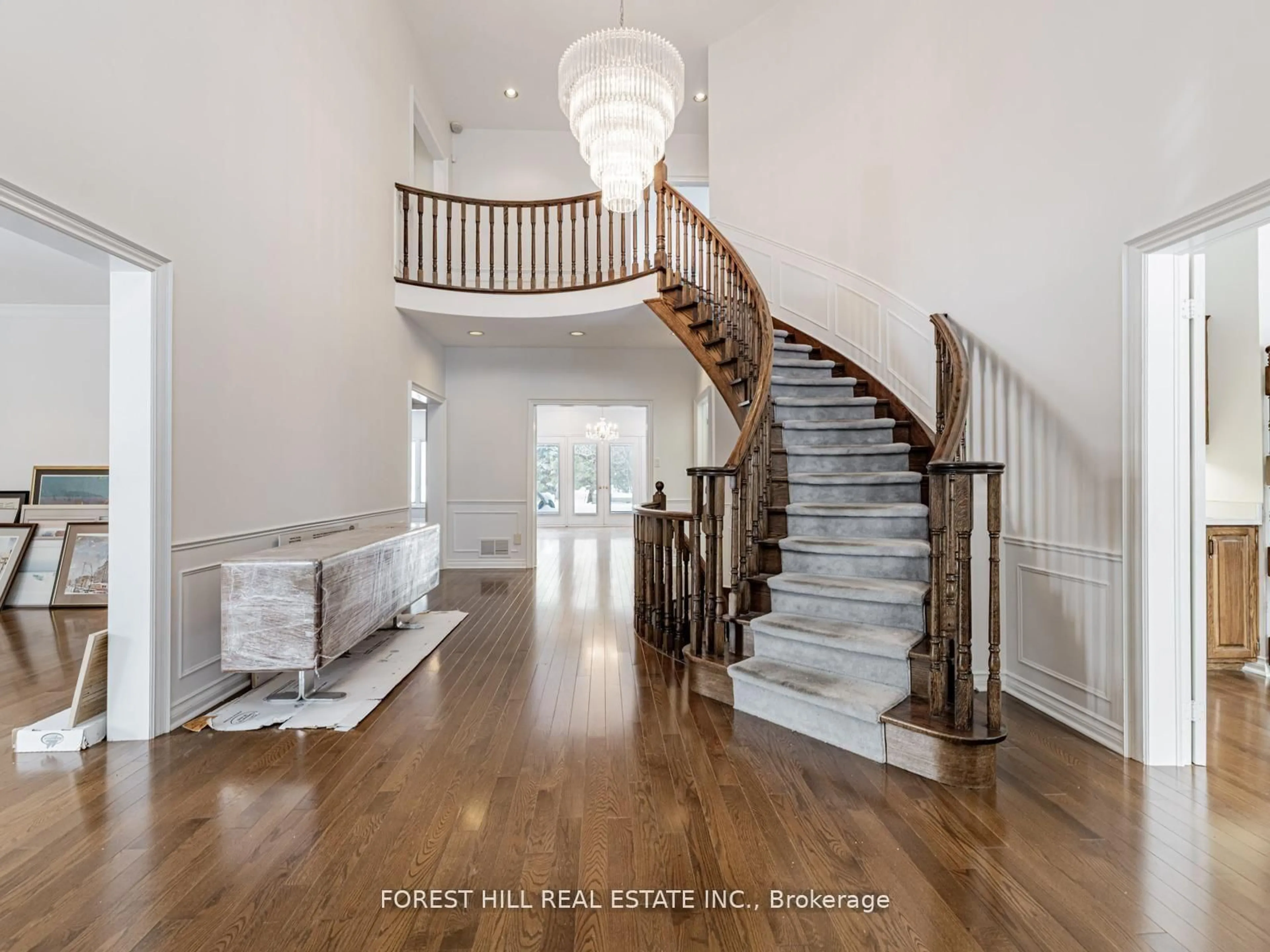 Indoor foyer for 17 Dunloe Rd, Richmond Hill Ontario L4B 2H6