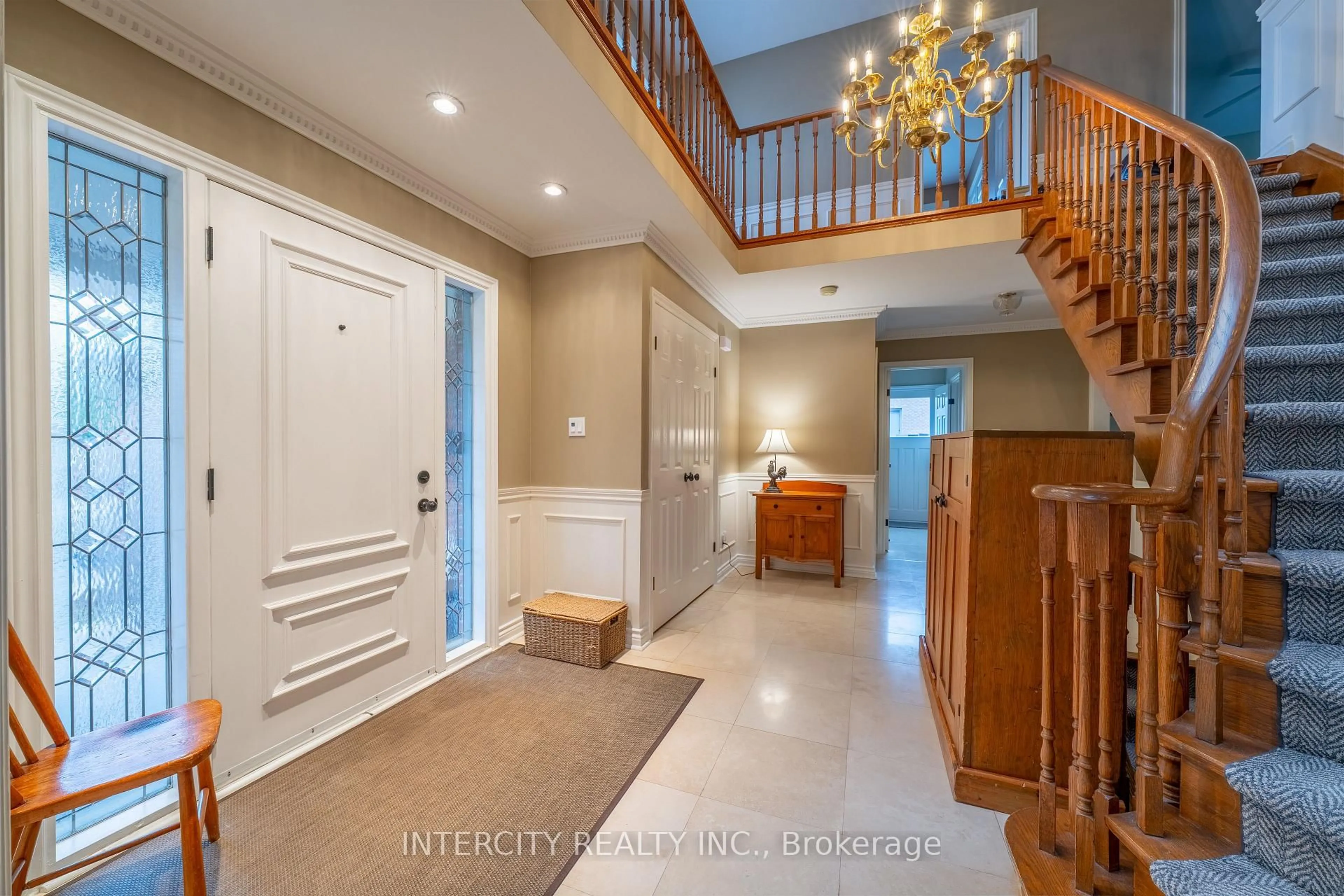 Indoor entryway for 131 Torran Rd, Vaughan Ontario L4L 3B4