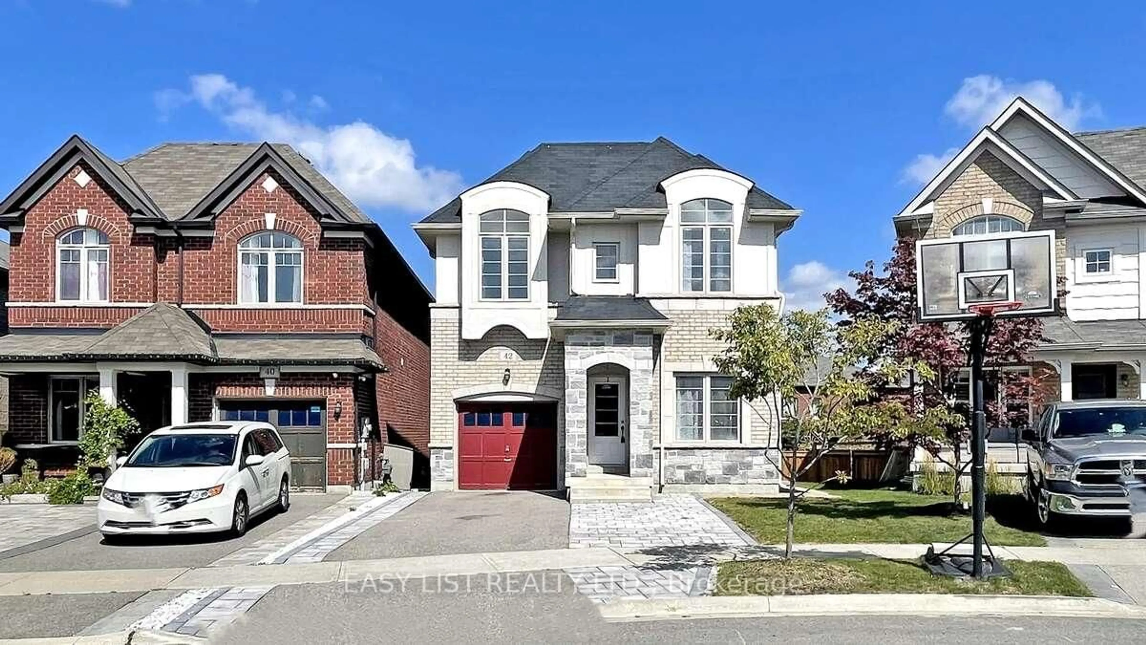 Home with brick exterior material, street for 42 Foxberry Rd, East Gwillimbury Ontario L9N 0P6
