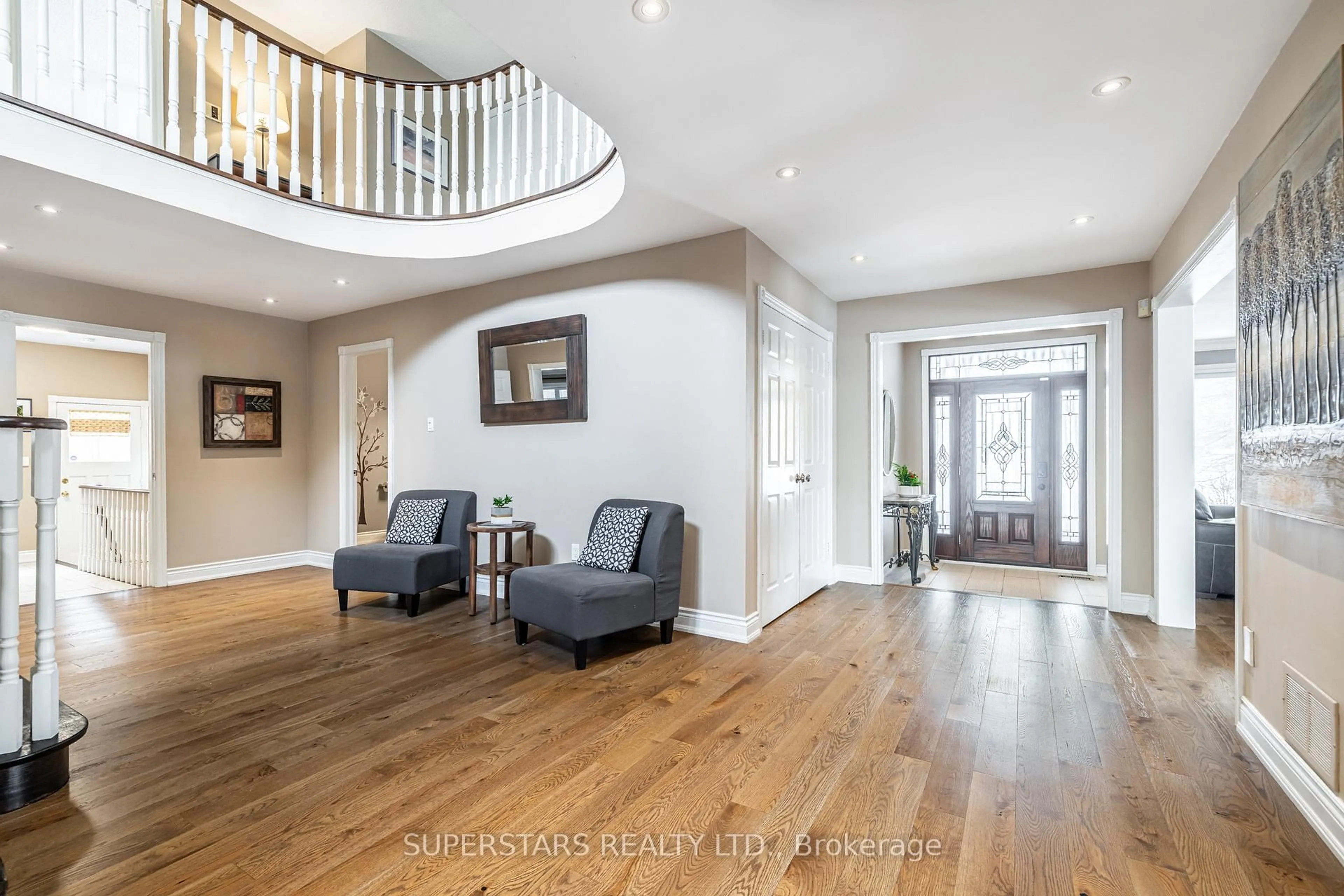 Indoor foyer for 852 Norwick Rd, Newmarket Ontario L3X 1K8