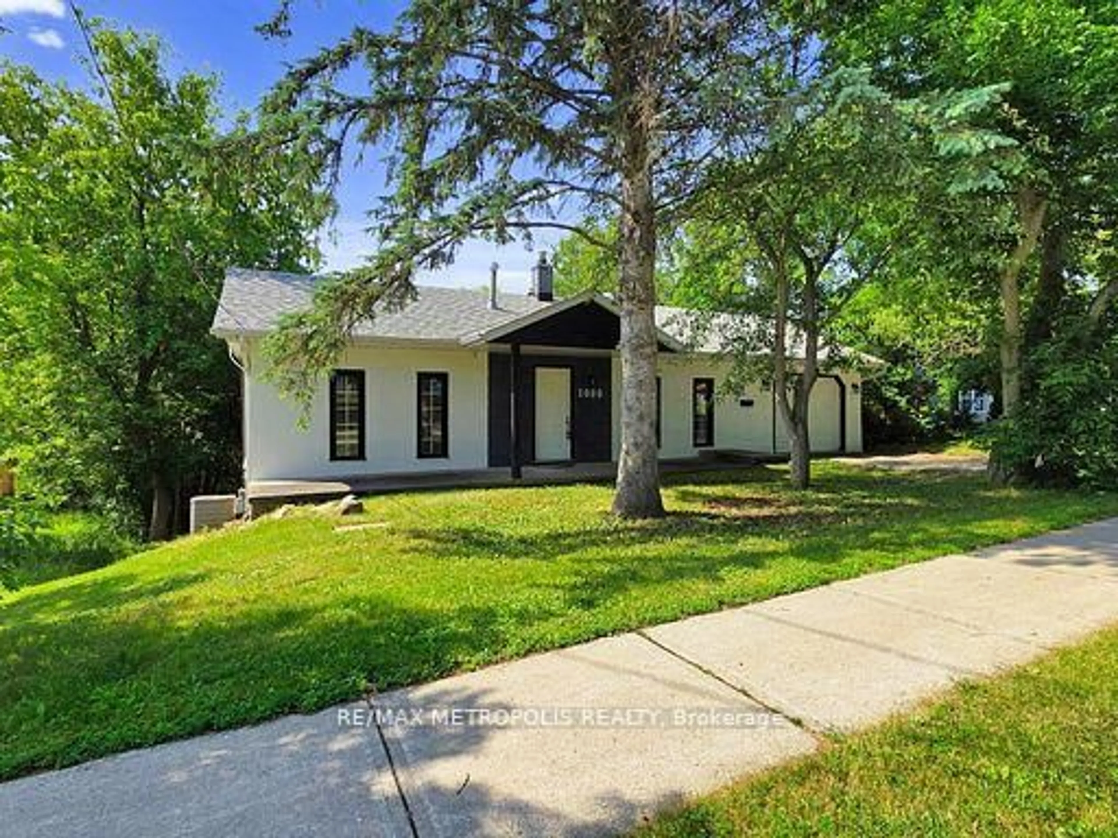 Unknown for 1000 Elgin St, Newmarket Ontario L3Y 3C1