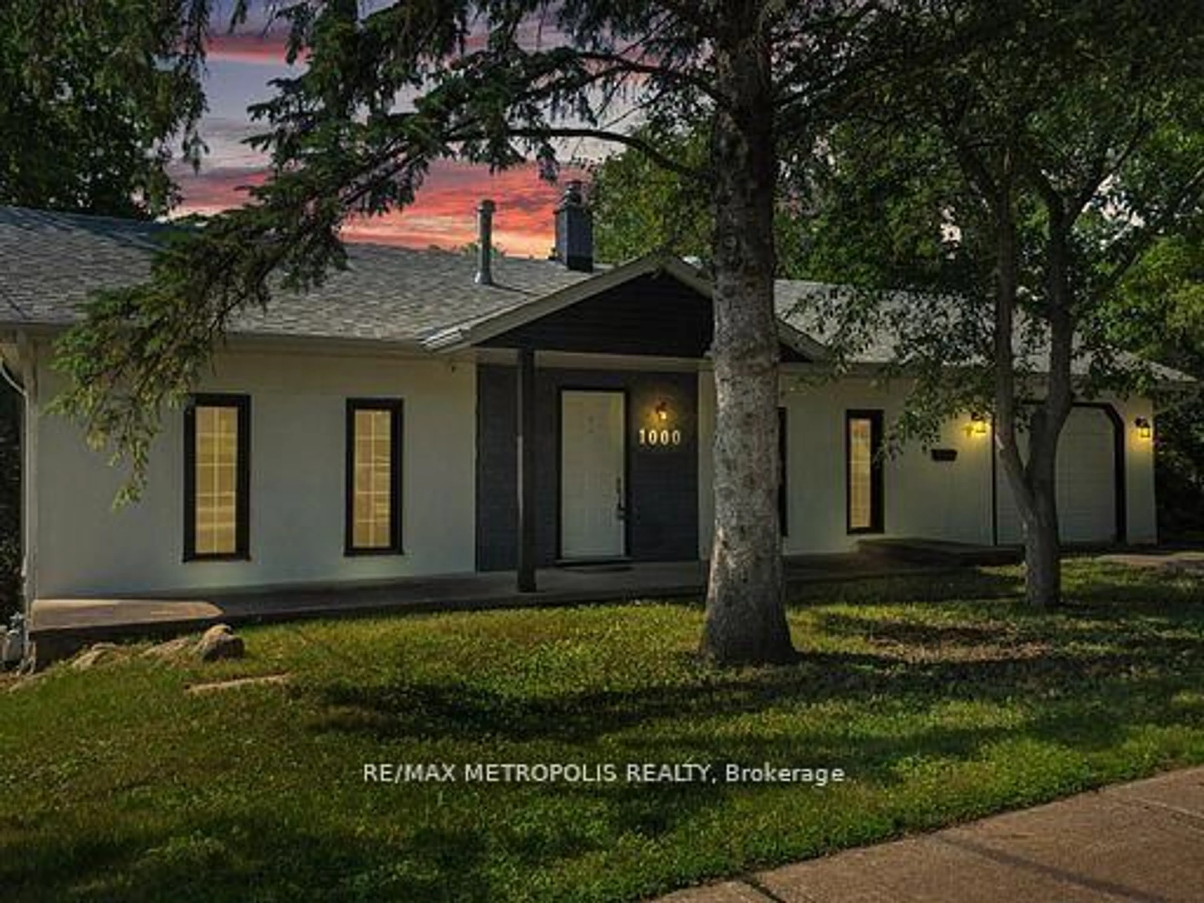 Unknown for 1000 Elgin St, Newmarket Ontario L3Y 3C1