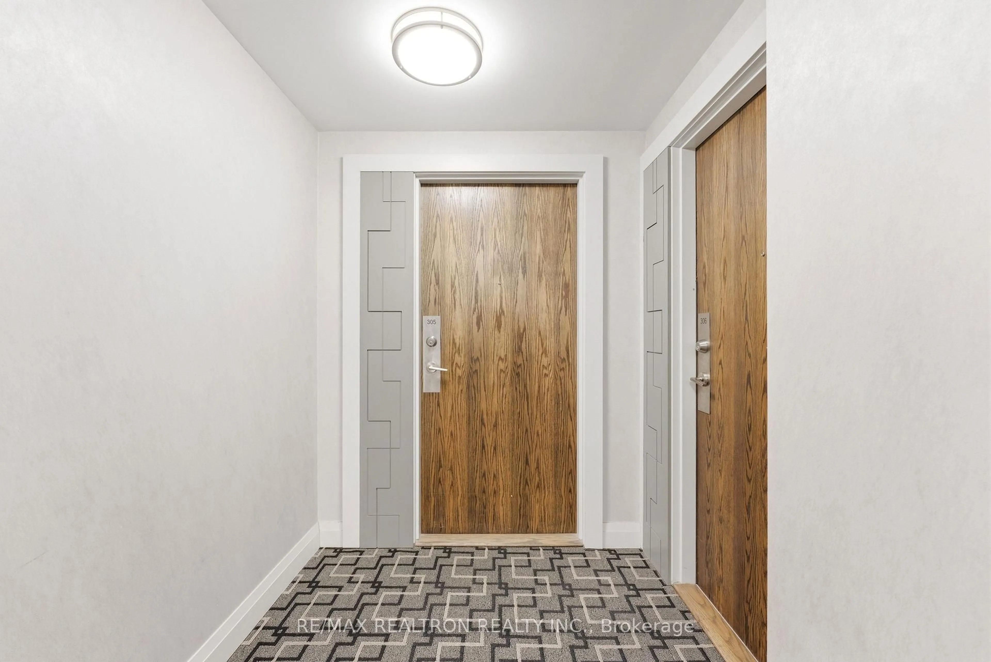 Indoor entryway for 99 Eagle Rock Way #305, Vaughan Ontario L6A 5A7