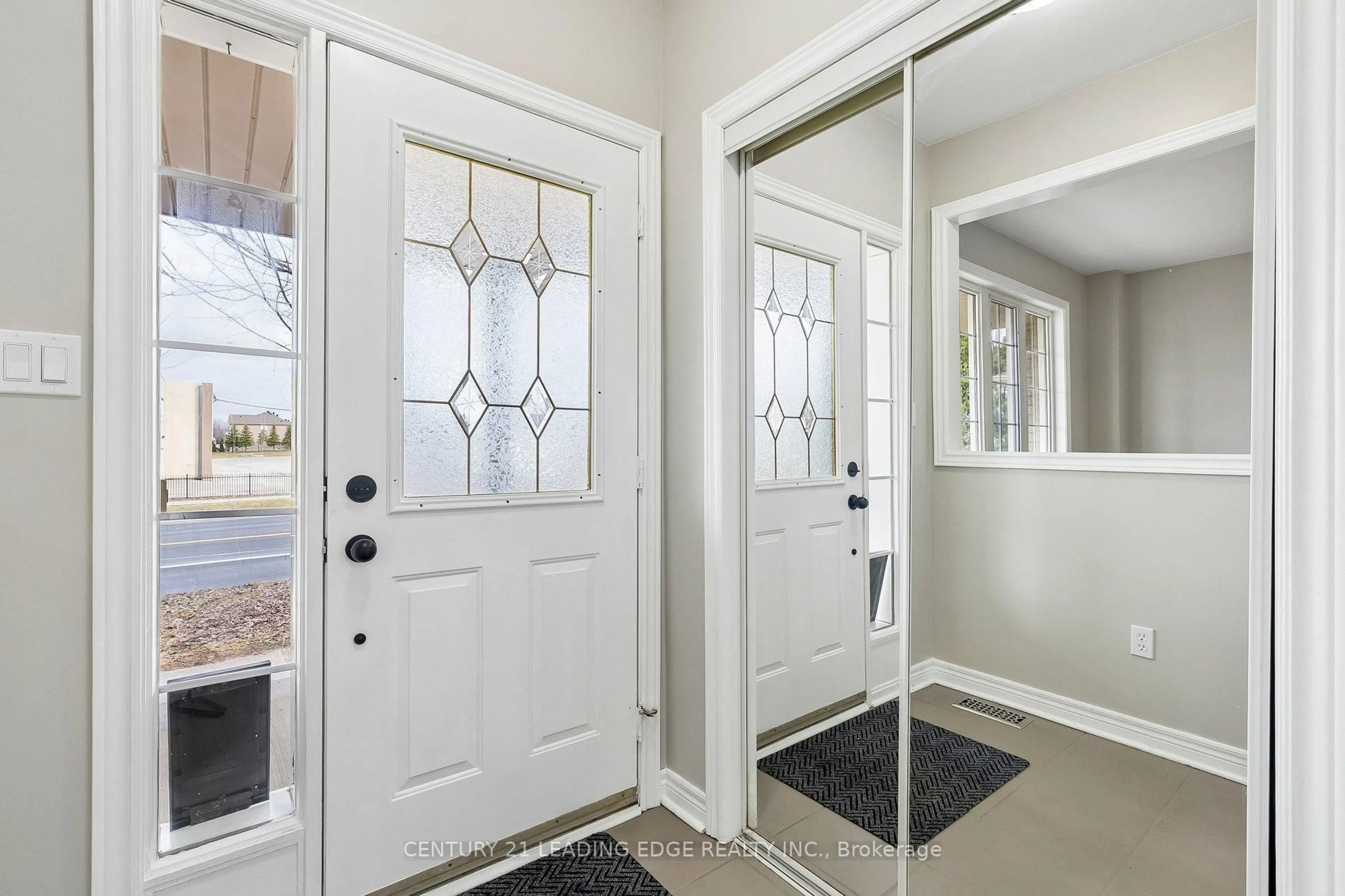 Indoor entryway for 1981 Bur Oak Ave, Markham Ontario L6E 1W5