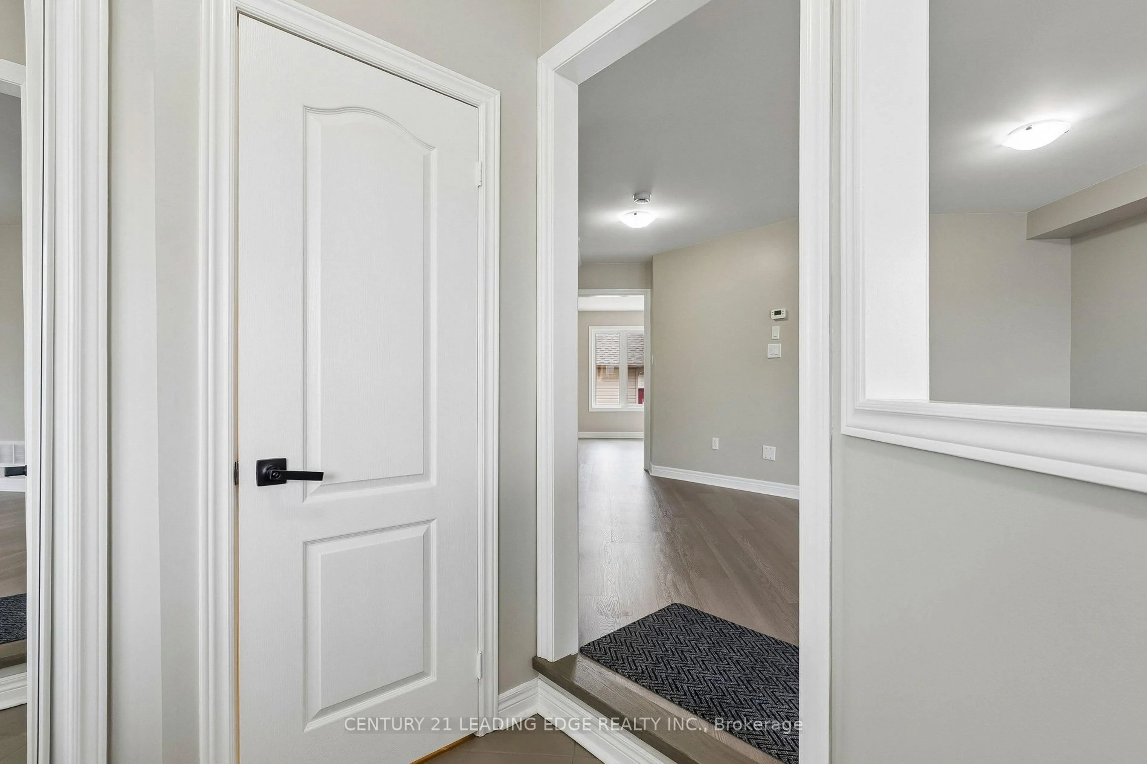 Indoor entryway for 1981 Bur Oak Ave, Markham Ontario L6E 1W5